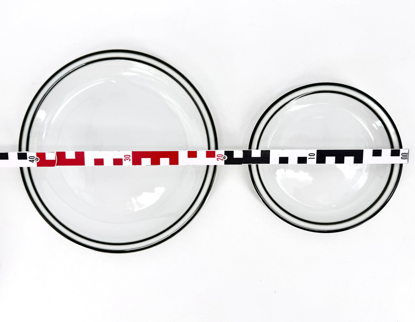 Porzellan-Geschirr in minimalistischem Design. Von Winterling