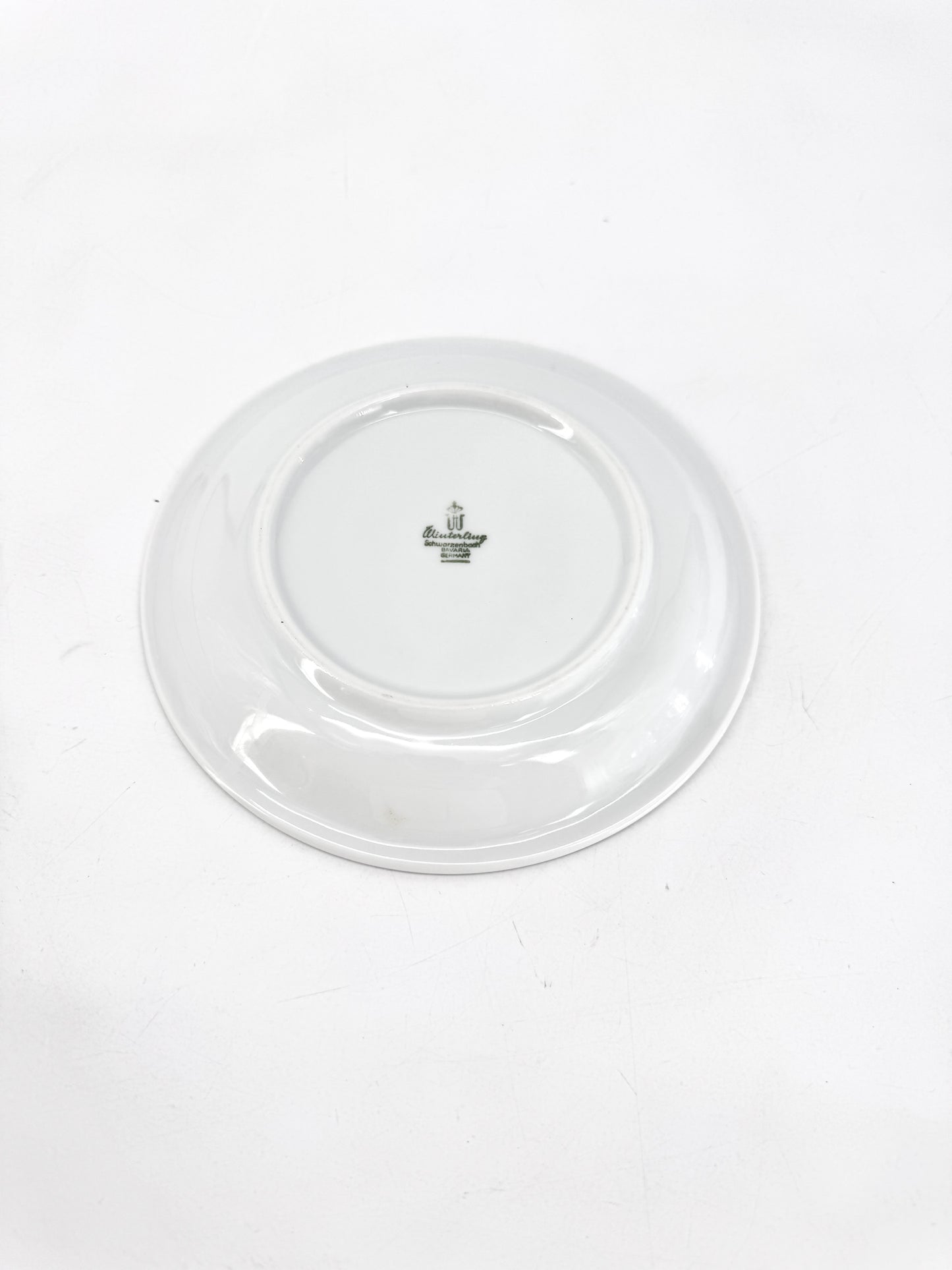 Porzellan-Geschirr in minimalistischem Design. Von Winterling