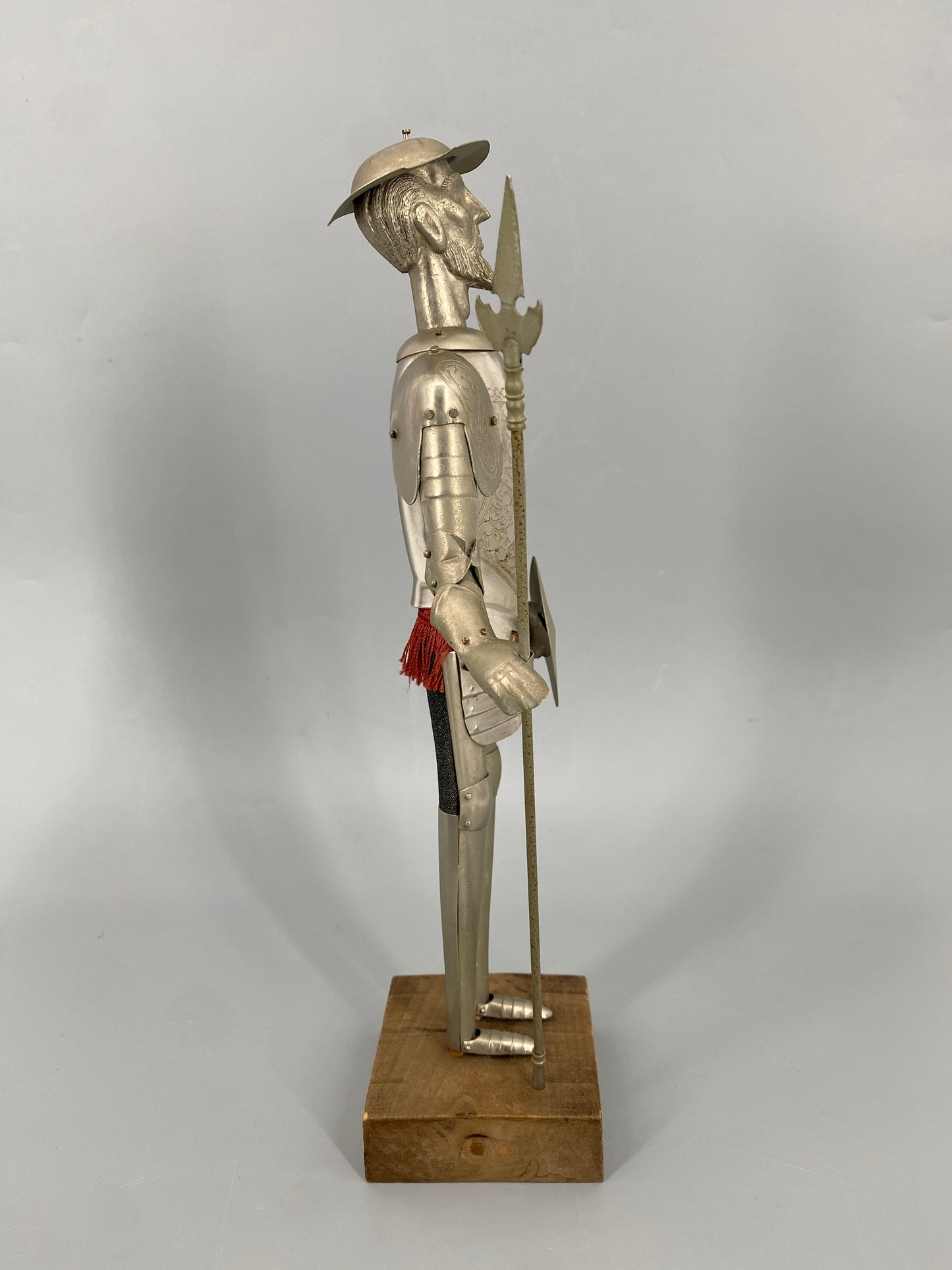 Don Quijote Figur in Rüstung, 1970er