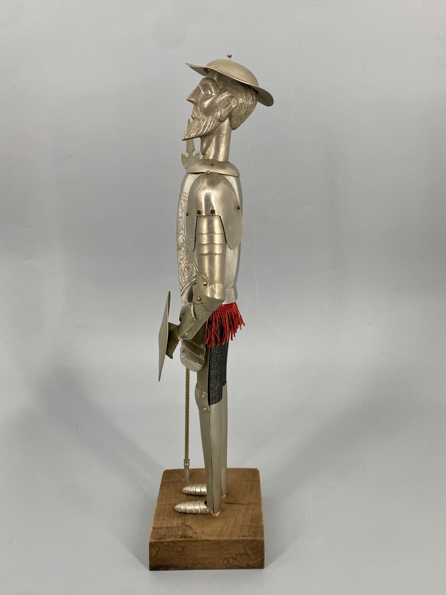 Don Quijote Figur in Rüstung, 1970er