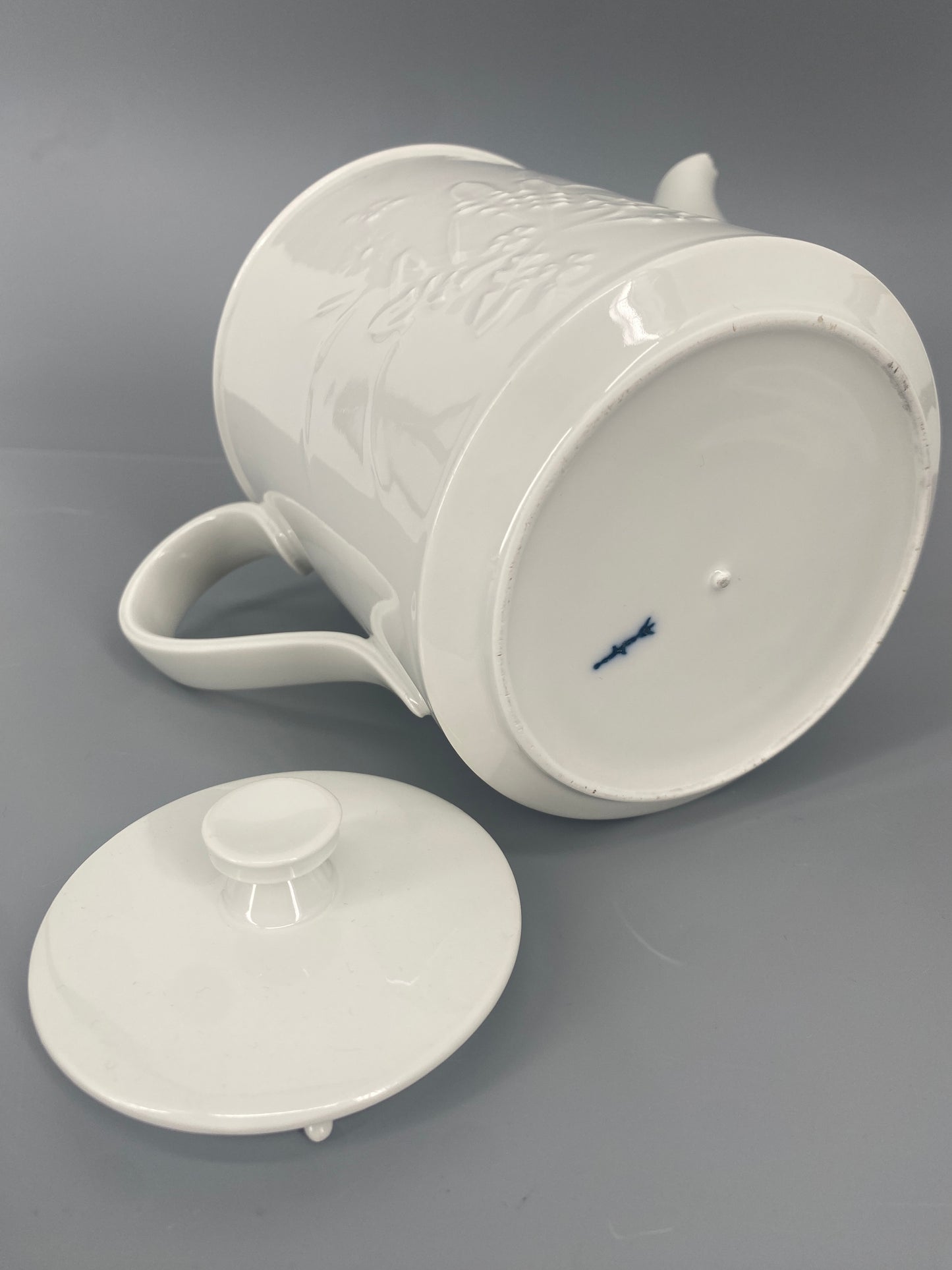 KPM Berlin Porzellan Kaffeekanne mit Feldblumen  von Trude Petri