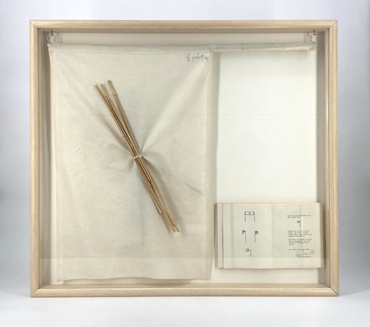 Assemblage "Eine Fahne ist keine Gabel" von Suse Wiegand, 1993