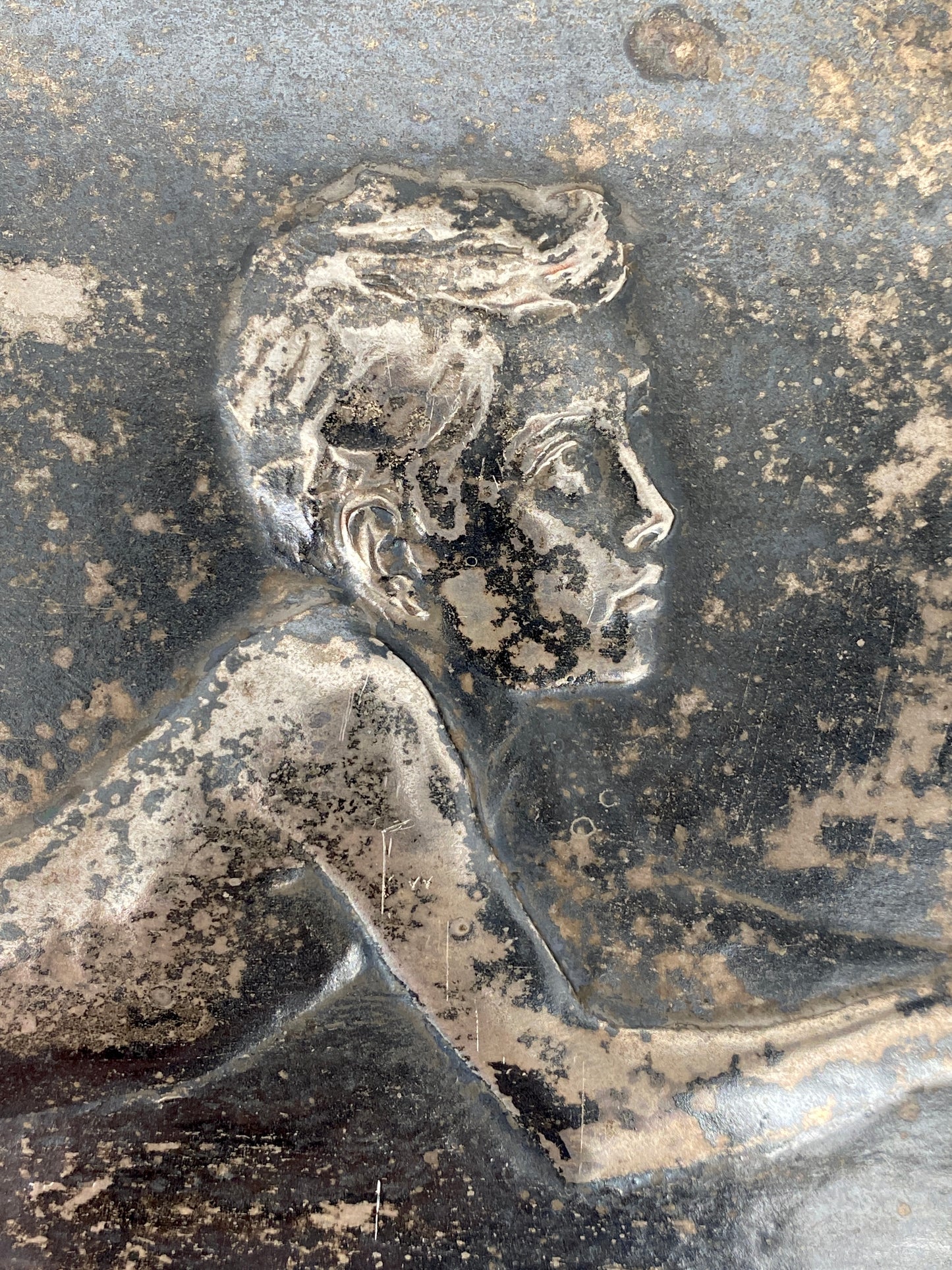 Signierte und gerahmte Treibarbeit von Adolf Schmid, 1903