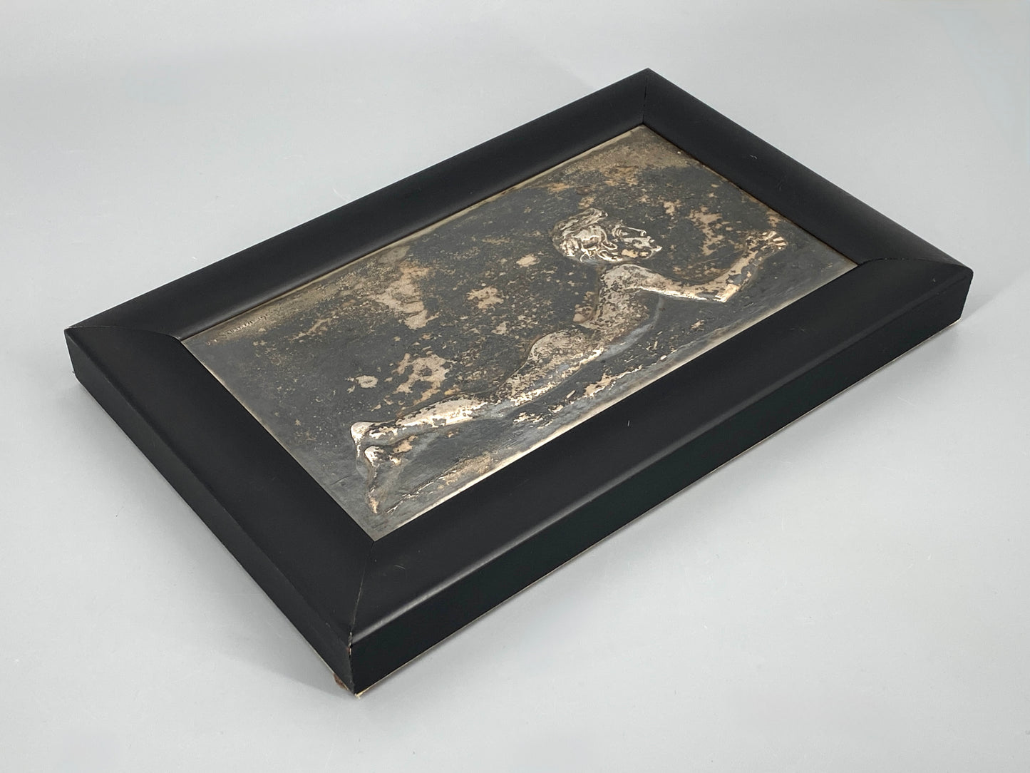 Signierte und gerahmte Treibarbeit von Adolf Schmid, 1903