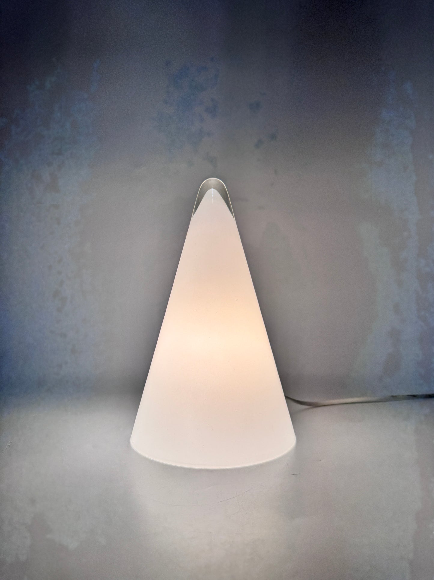 Tischlampe, Glaskegel, Opalglas, Frankreich, 70er
