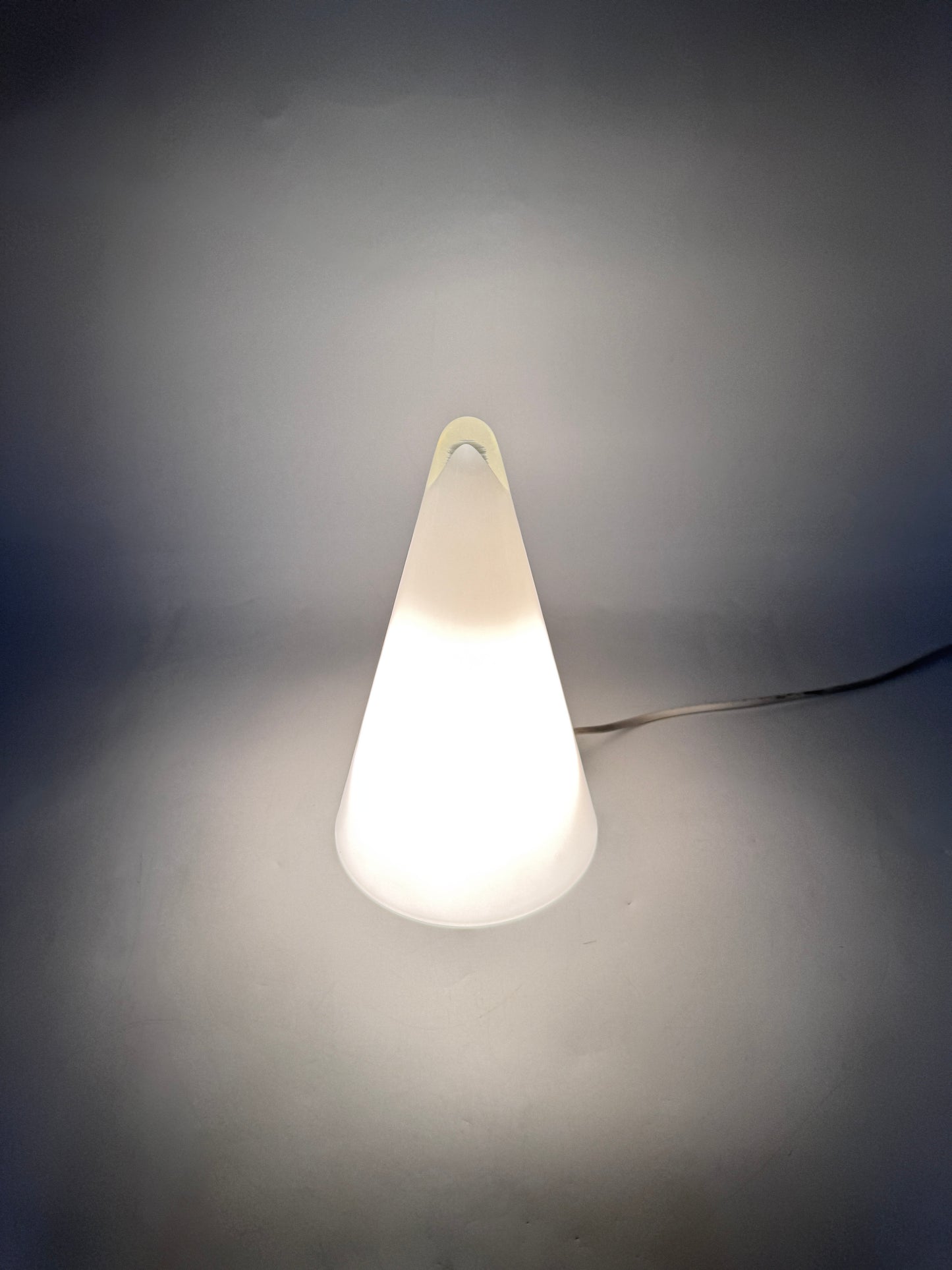 Tischlampe, Glaskegel, Opalglas, Frankreich, 70er