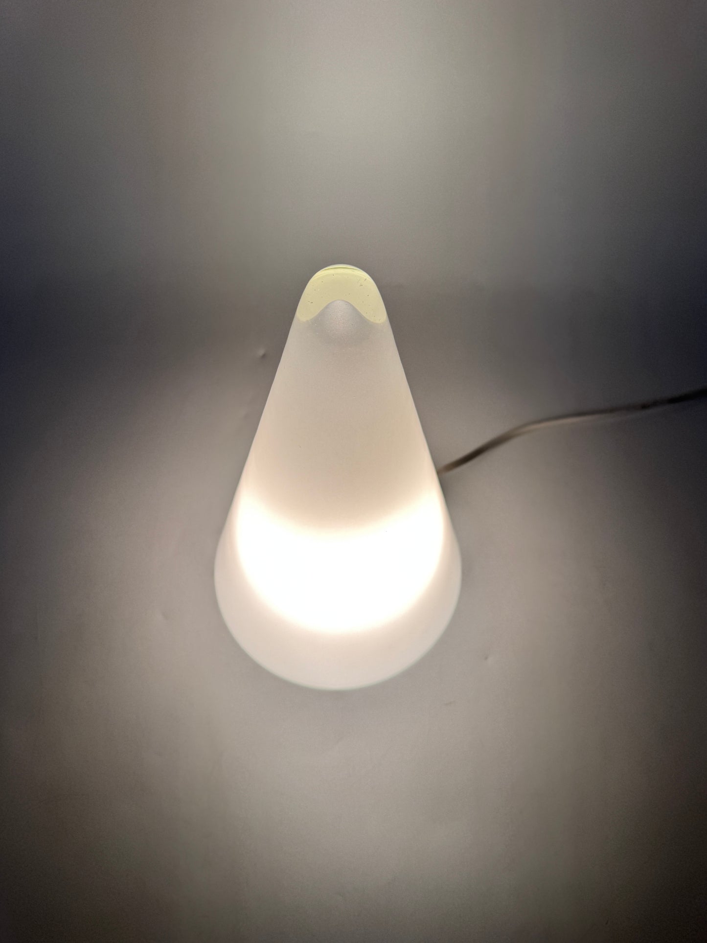 Tischlampe, Glaskegel, Opalglas, Frankreich, 70er