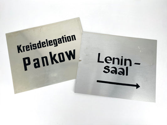 Zwei originale Metallschilder aus der DDR-Zeiten, gemalt