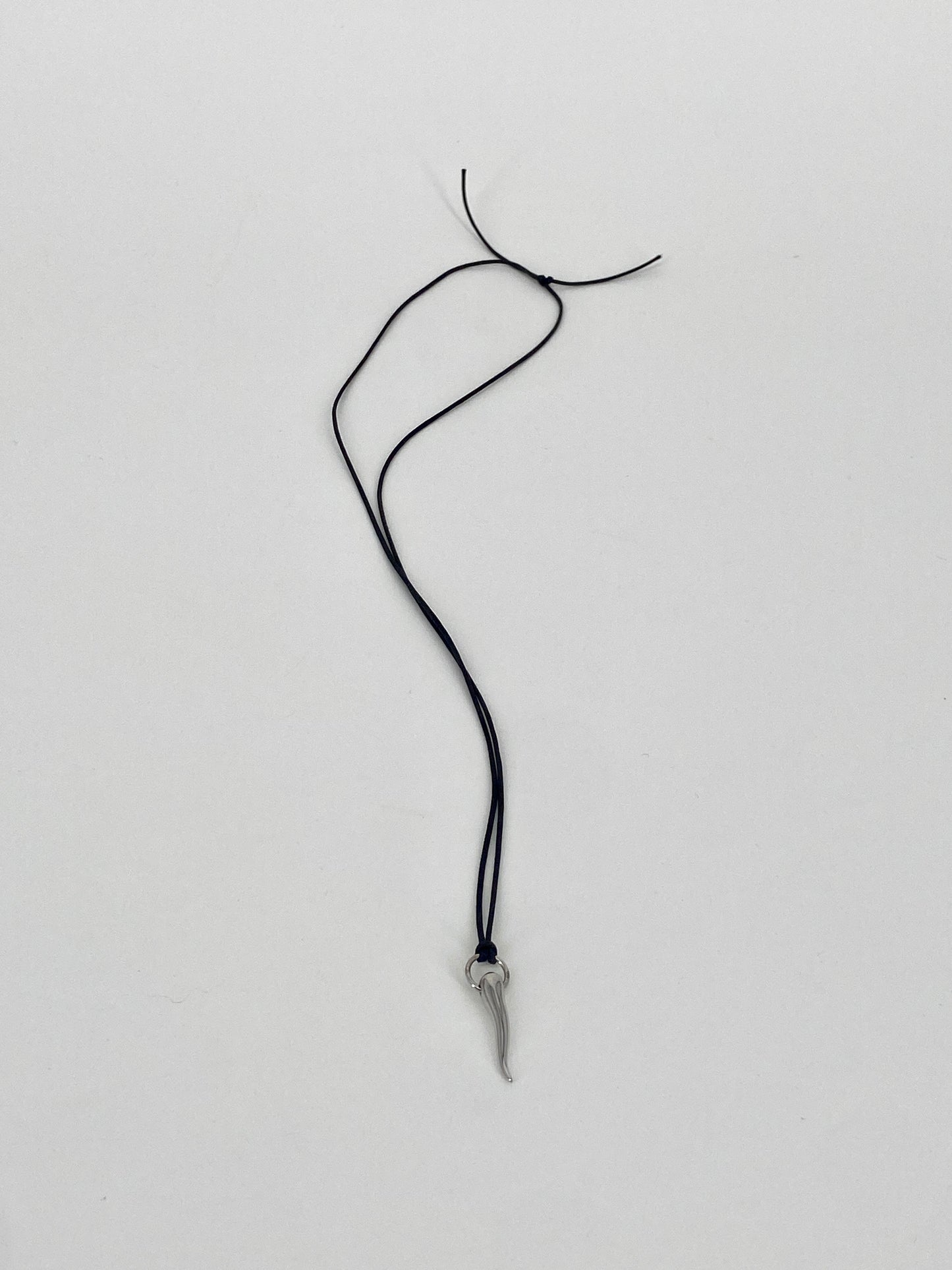 Halskette von Pomellato mit Anhänger aus 925er Silber in Form eines Horn/Zahn