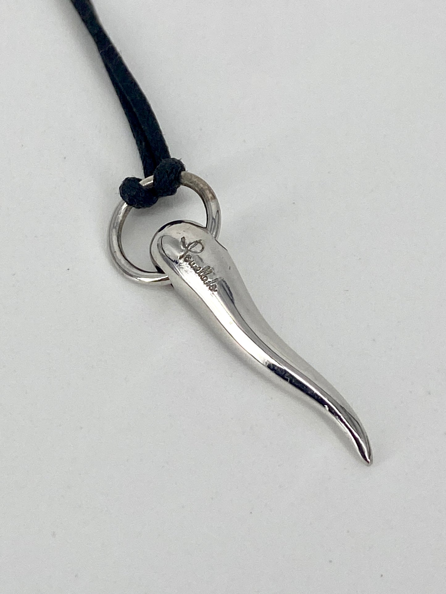 Halskette von Pomellato mit Anhänger aus 925er Silber in Form eines Horn/Zahn