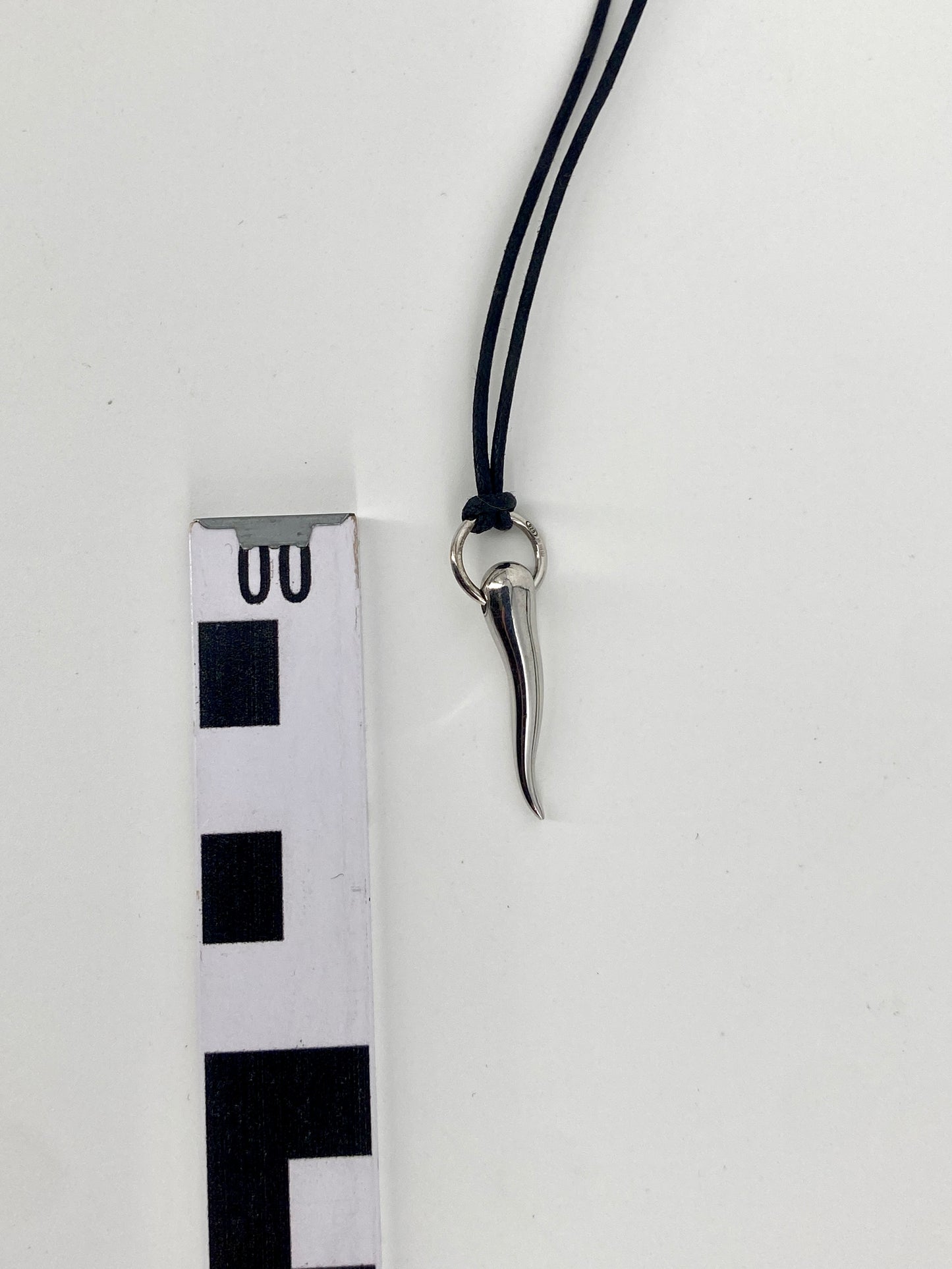 Halskette von Pomellato mit Anhänger aus 925er Silber in Form eines Horn/Zahn