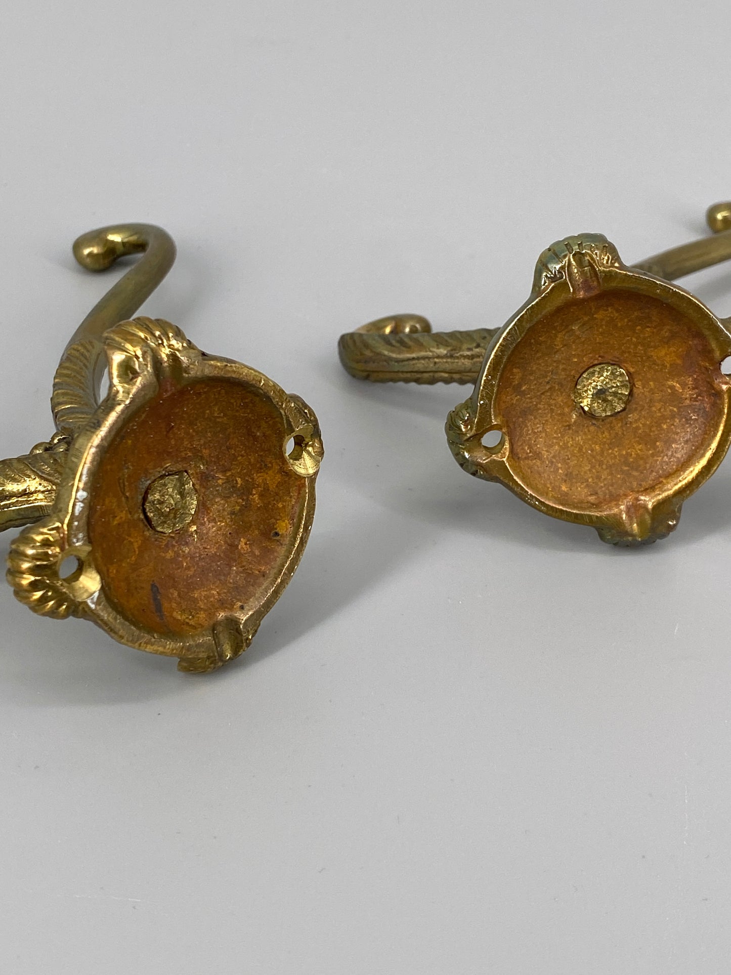 3 Garderobenhaken aus Messing mit Doppelhaken
