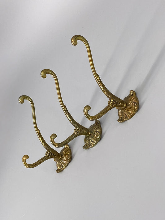 3 Garderobenhaken aus Messing mit Doppelhaken