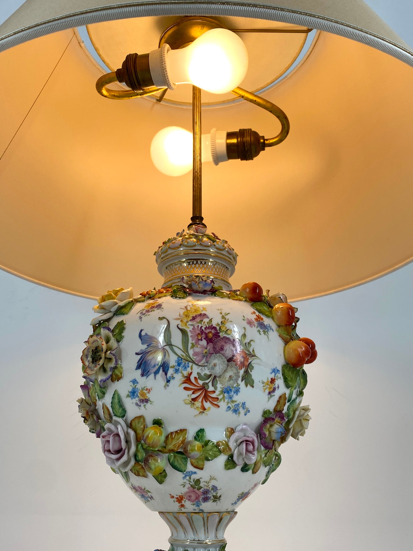 Tischlampe im Barocken Stil aus der Porzellanmaufaktur Sitzendorf, Deutschland,  frühes 20. Jhd.