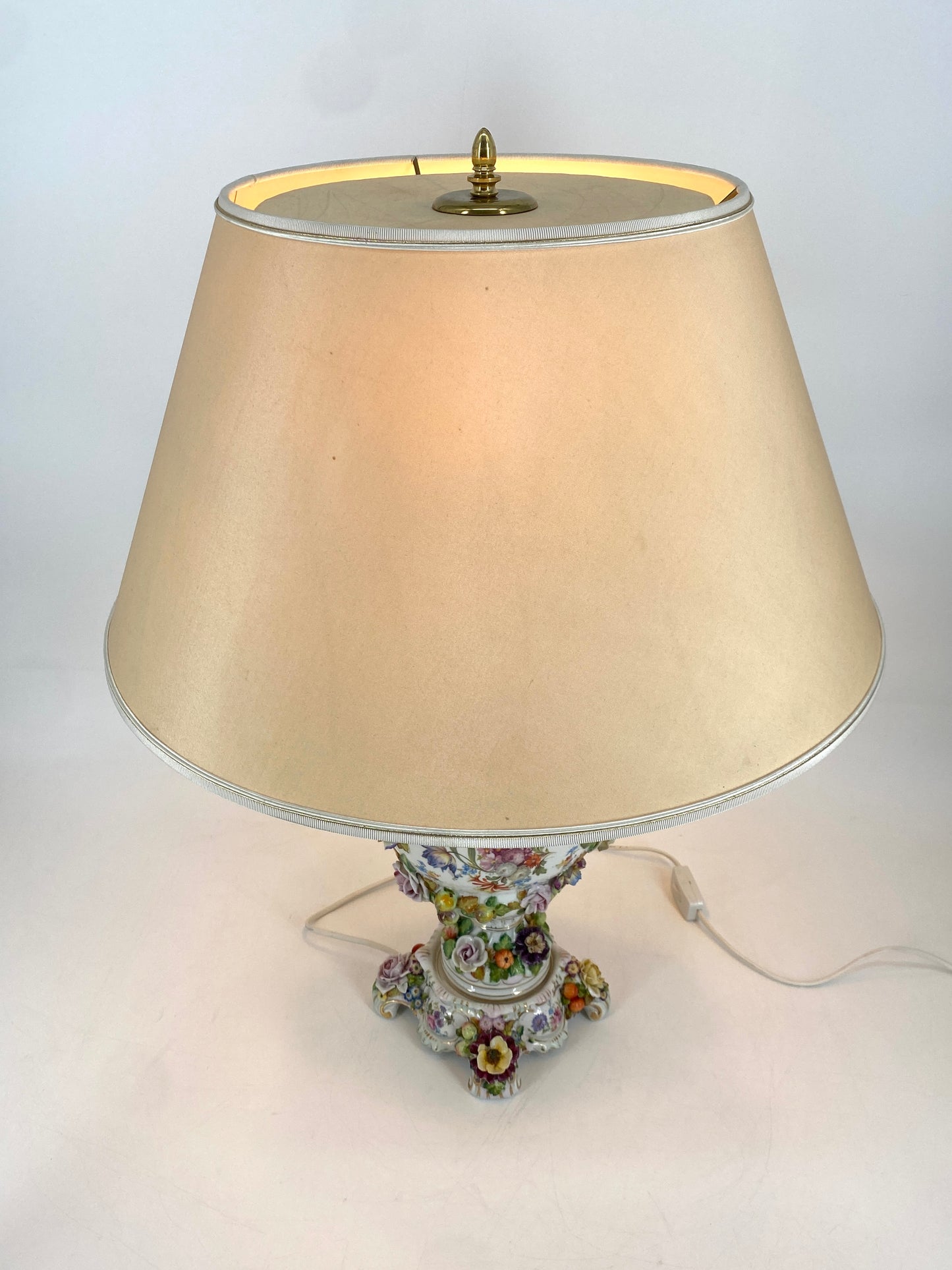 Tischlampe im Barocken Stil aus der Porzellanmaufaktur Sitzendorf, Deutschland,  frühes 20. Jhd.