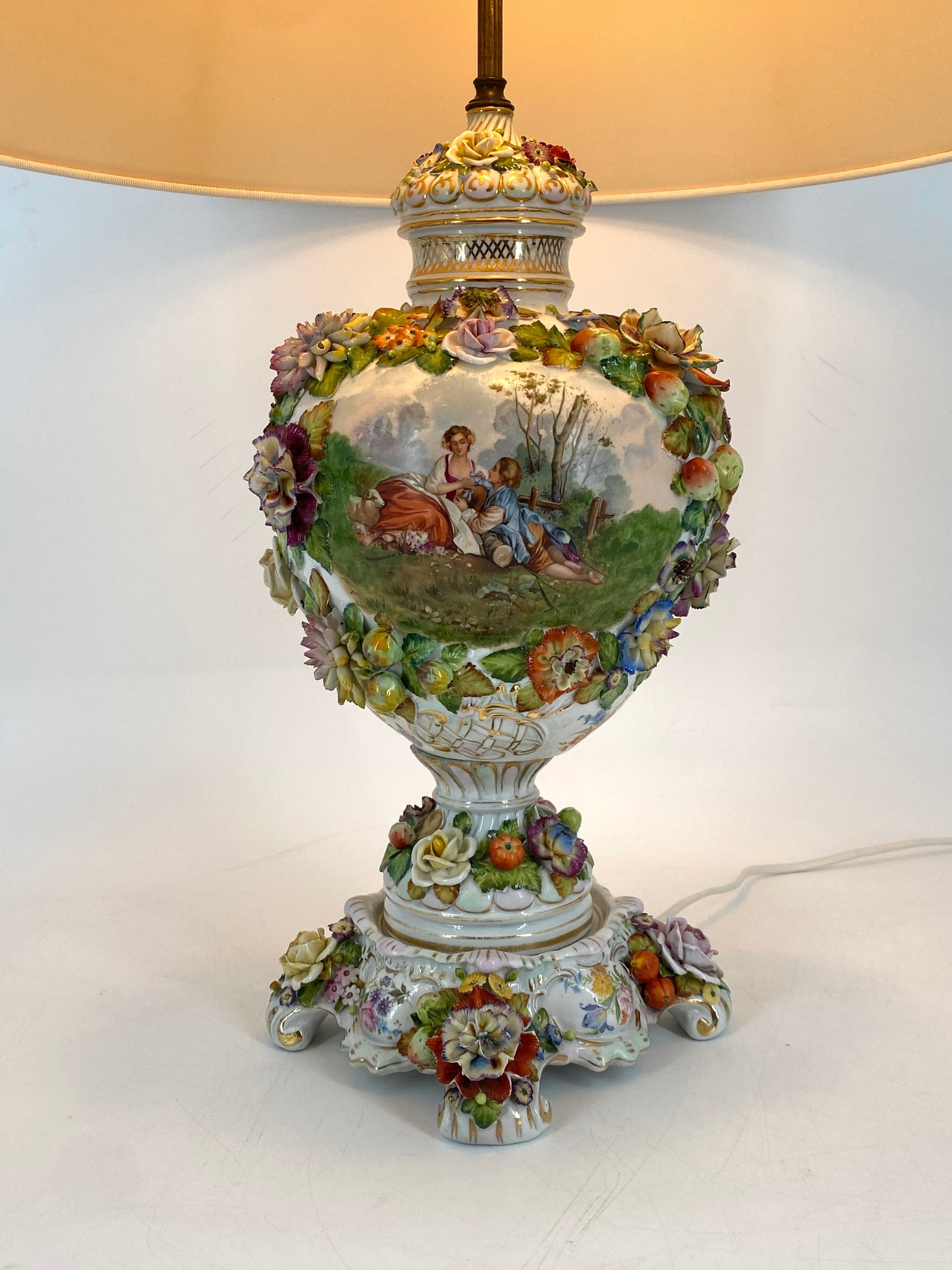 Tischlampe im Barocken Stil aus der Porzellanmaufaktur Sitzendorf, Deutschland,  frühes 20. Jhd.