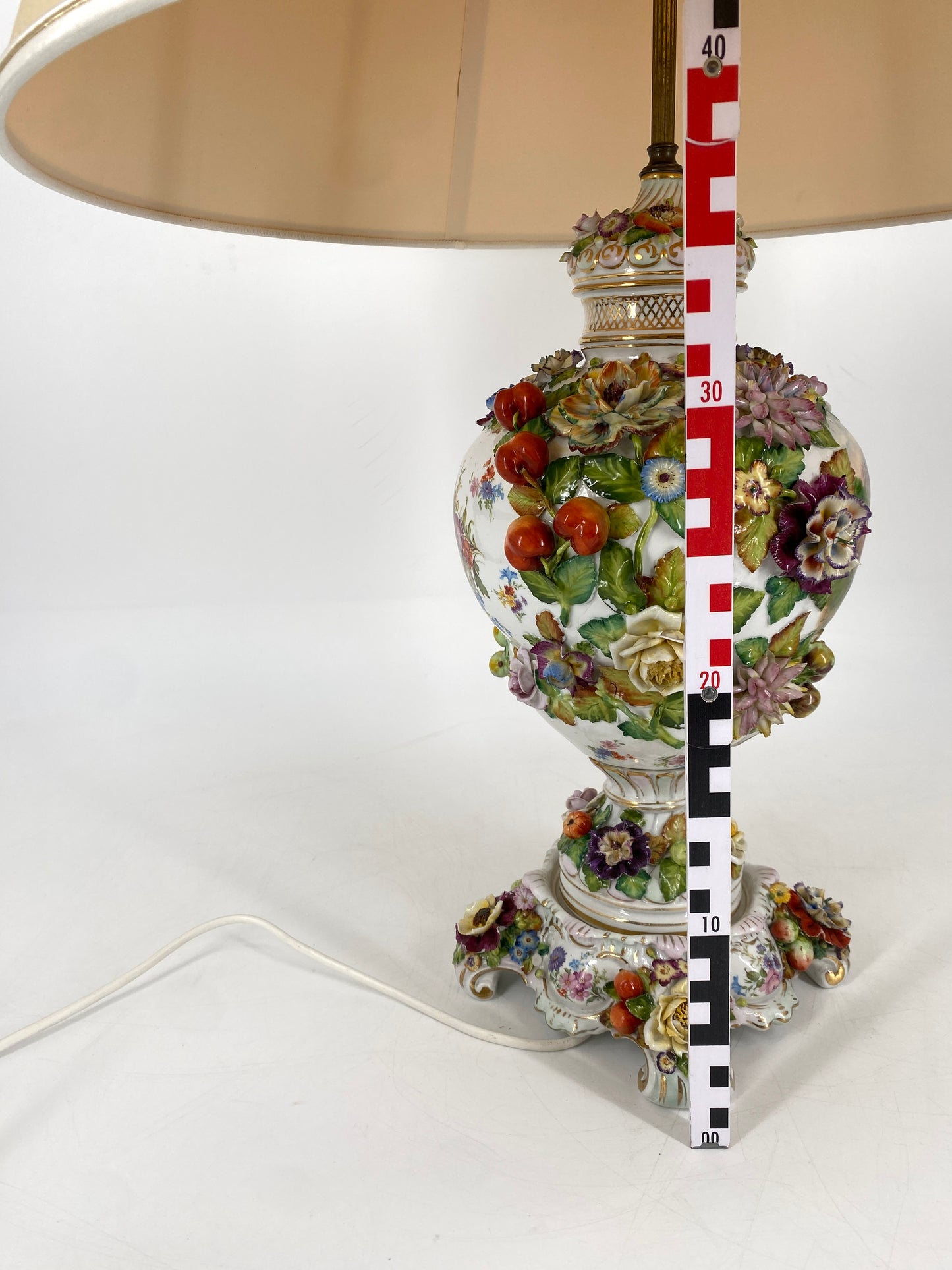 Tischlampe im Barocken Stil aus der Porzellanmaufaktur Sitzendorf, Deutschland,  frühes 20. Jhd.