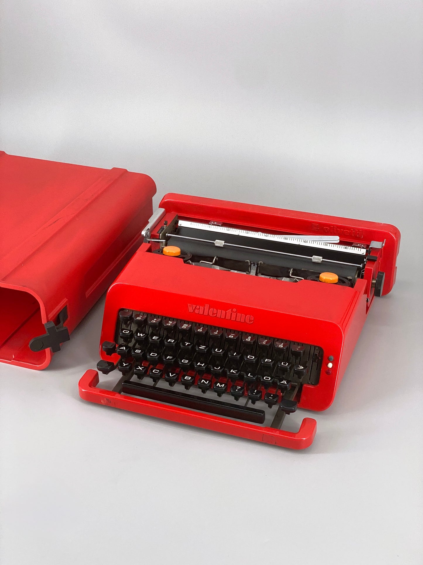 rote Schreibmaschine "Valentine" E. Sottsass und P. King für Olivetti, Italien, 70er