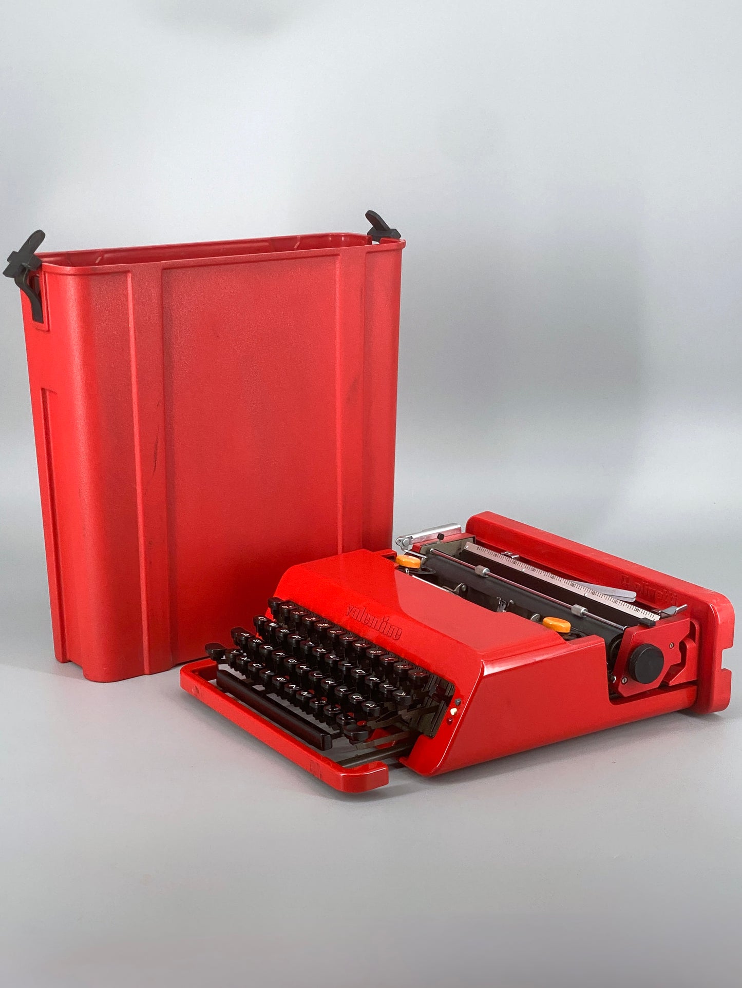 rote Schreibmaschine "Valentine" E. Sottsass und P. King für Olivetti, Italien, 70er