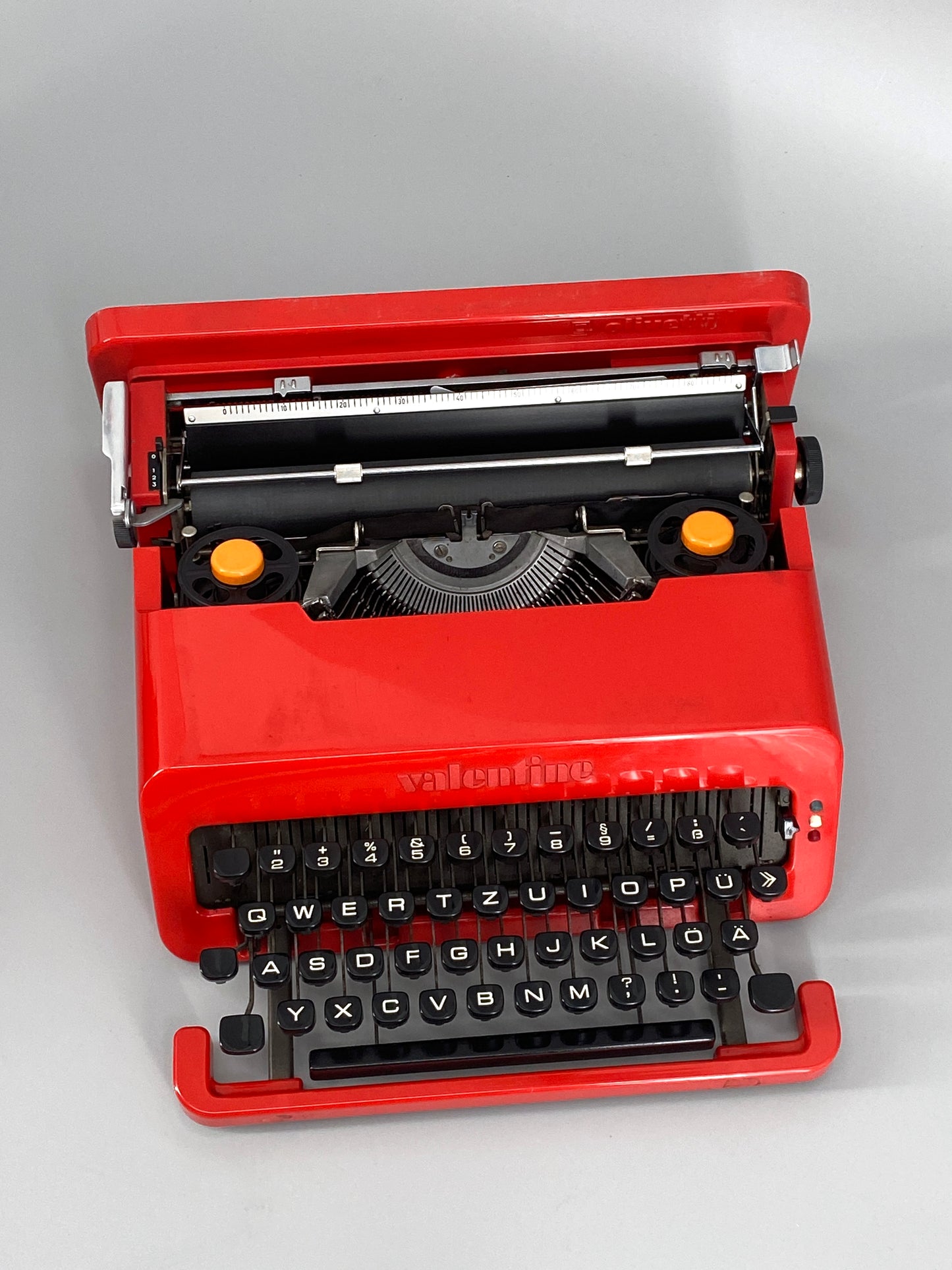 rote Schreibmaschine "Valentine" E. Sottsass und P. King für Olivetti, Italien, 70er