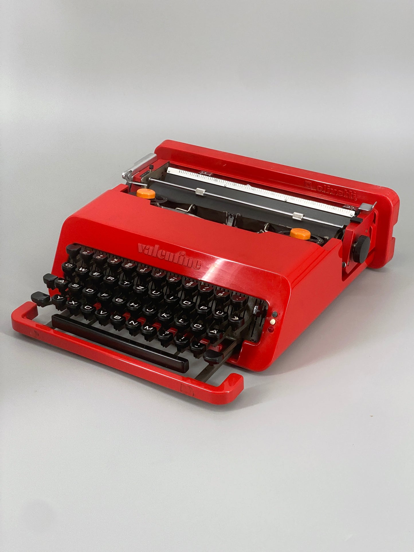 rote Schreibmaschine "Valentine" E. Sottsass und P. King für Olivetti, Italien, 70er