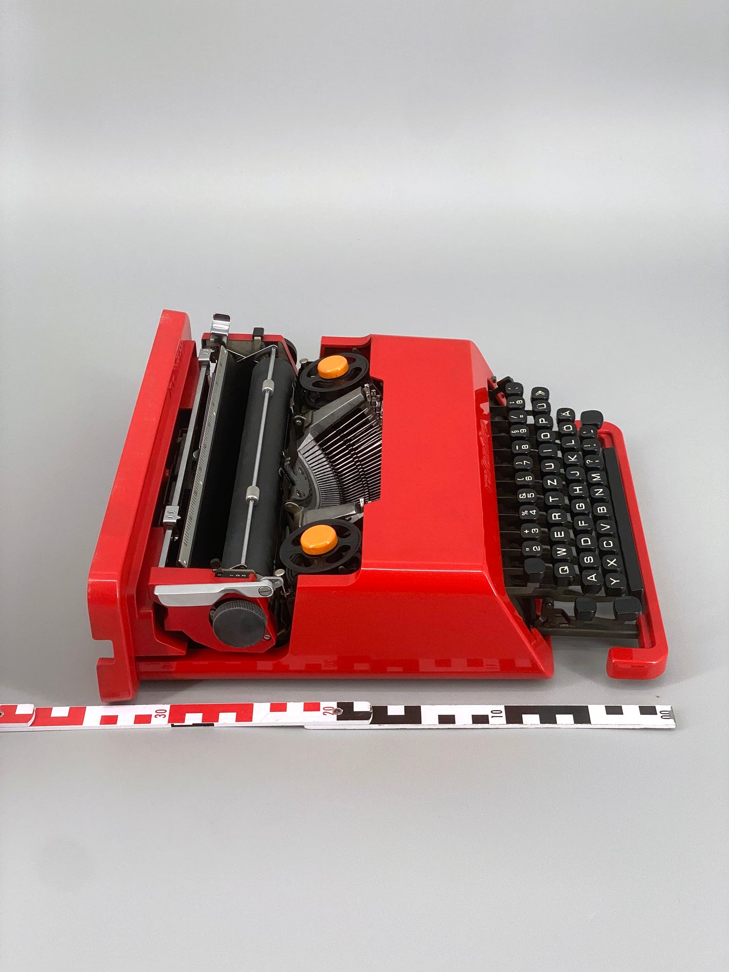 rote Schreibmaschine "Valentine" E. Sottsass und P. King für Olivetti, Italien, 70er