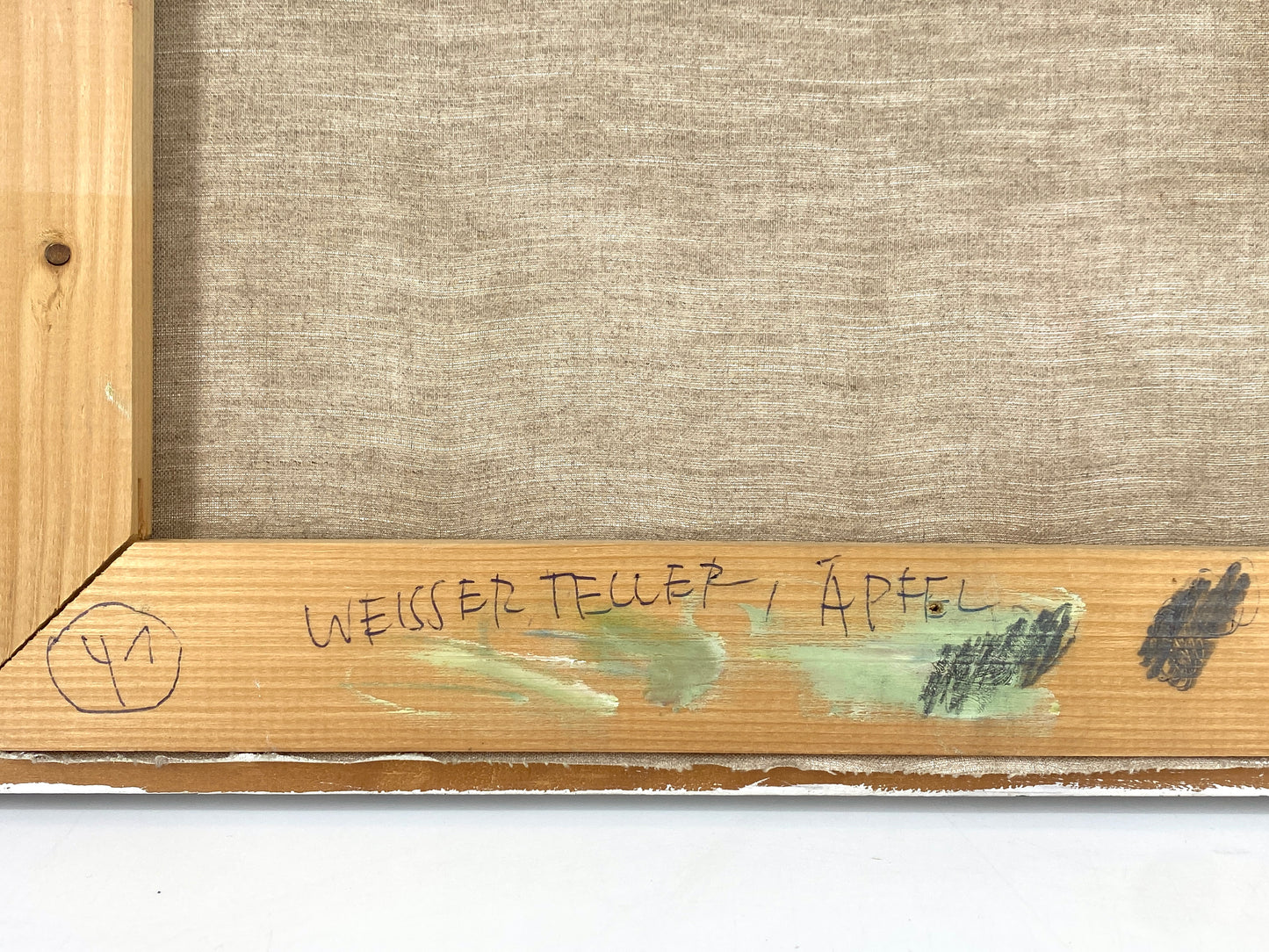 Ölgemälde "Weißer Teller, Äpfel" von Roland Ladwig auf Leinwand