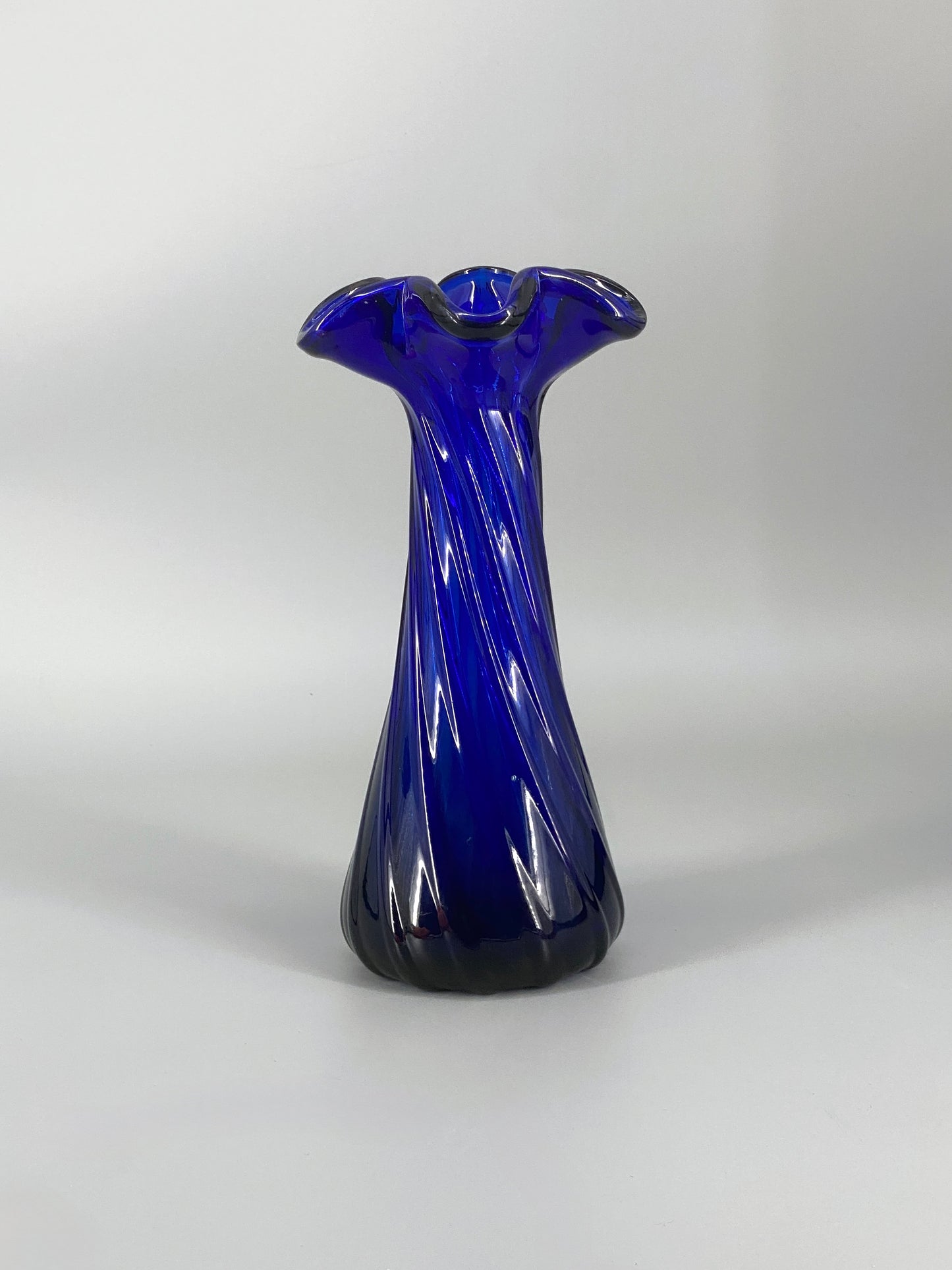 Spiralförmige Vase aus Murano Glas in tiefem Kobaltblau, Italien