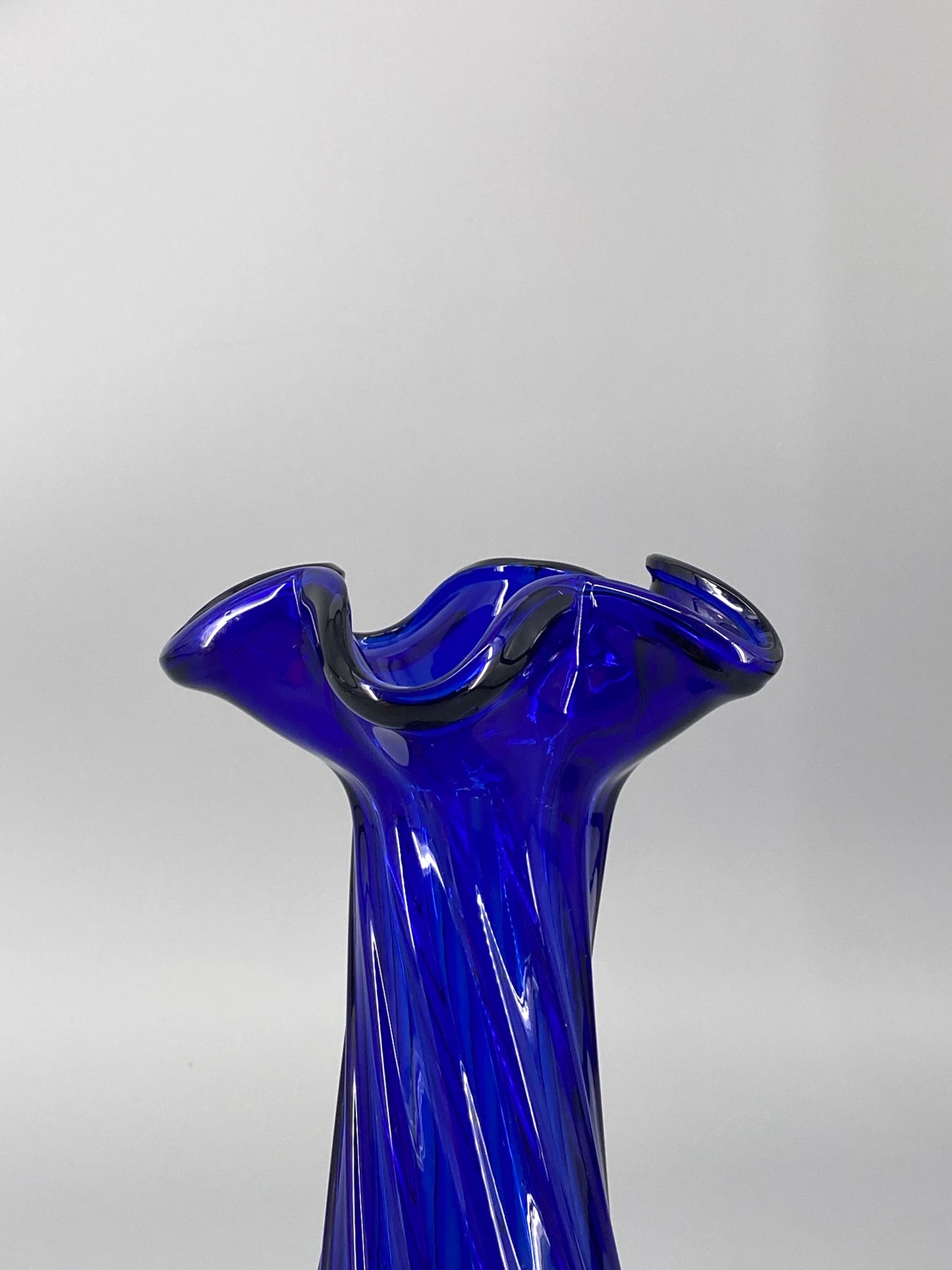 Spiralförmige Vase aus Murano Glas in tiefem Kobaltblau, Italien