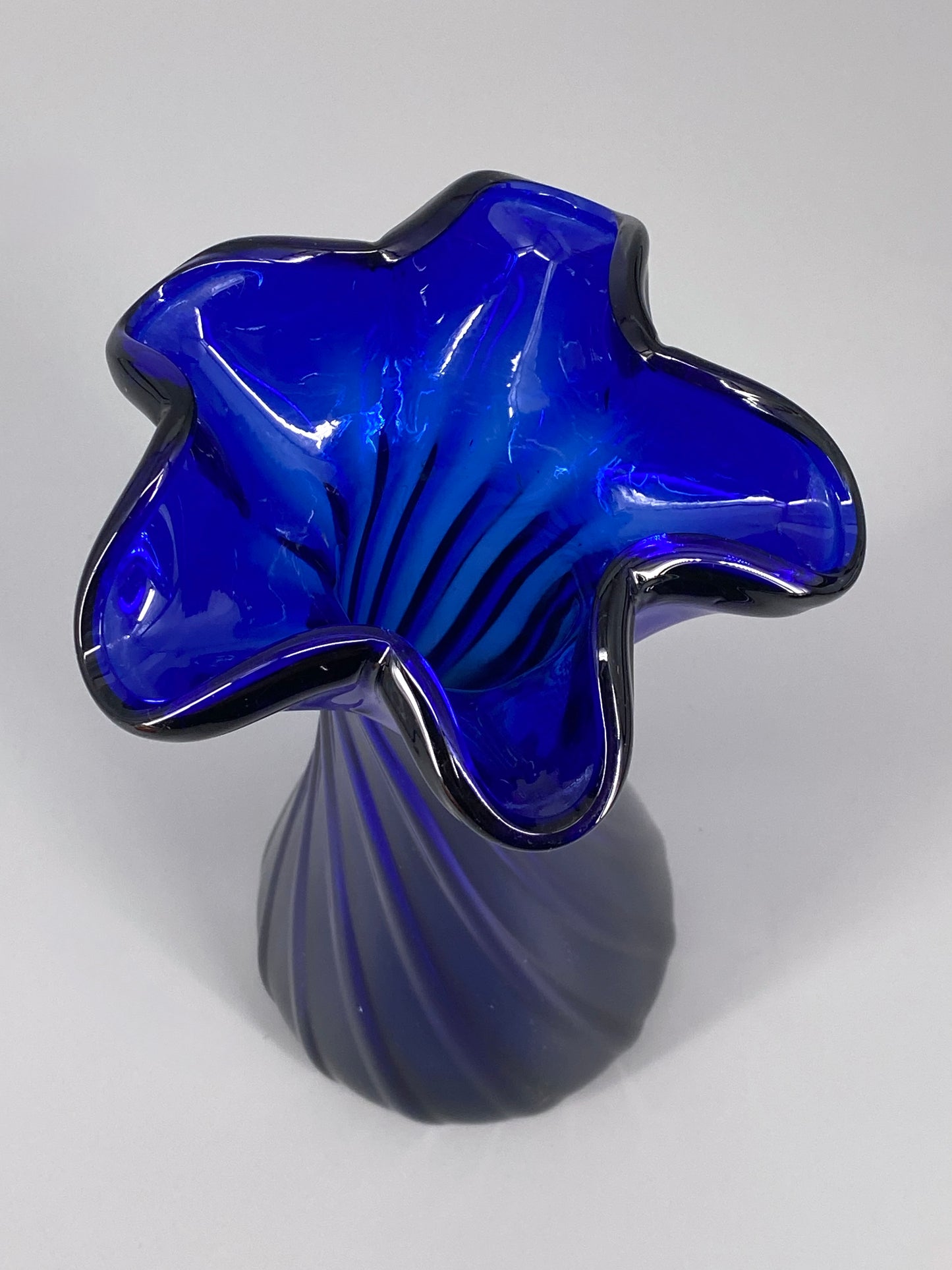 Spiralförmige Vase aus Murano Glas in tiefem Kobaltblau, Italien