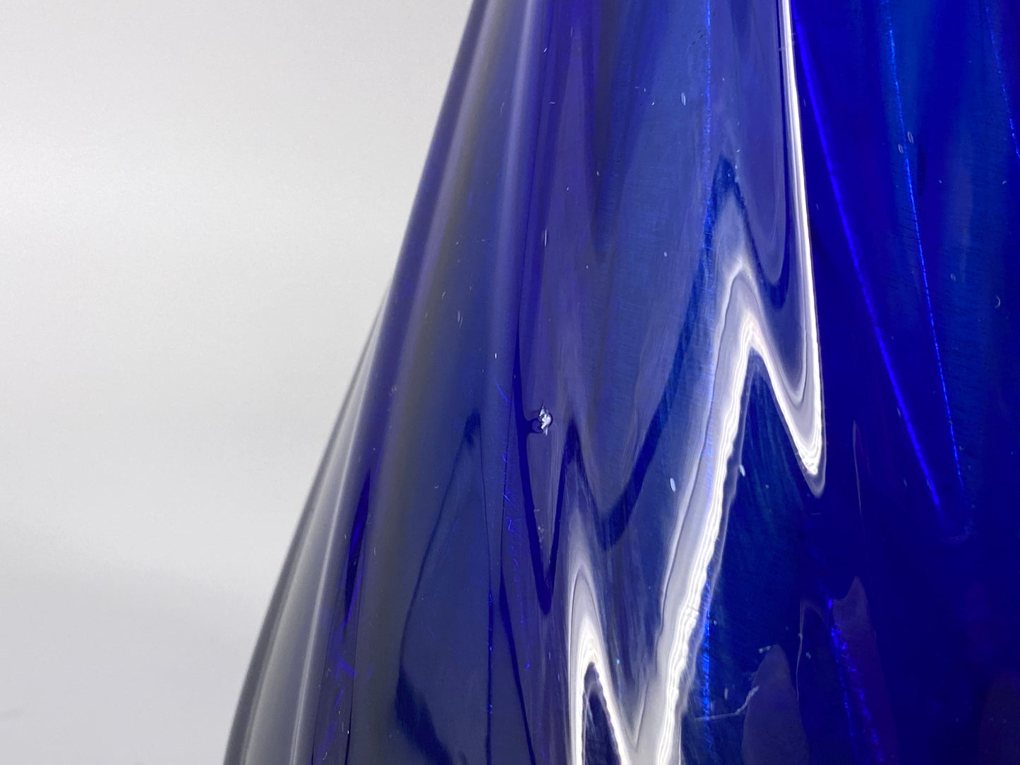 Spiralförmige Vase aus Murano Glas in tiefem Kobaltblau, Italien