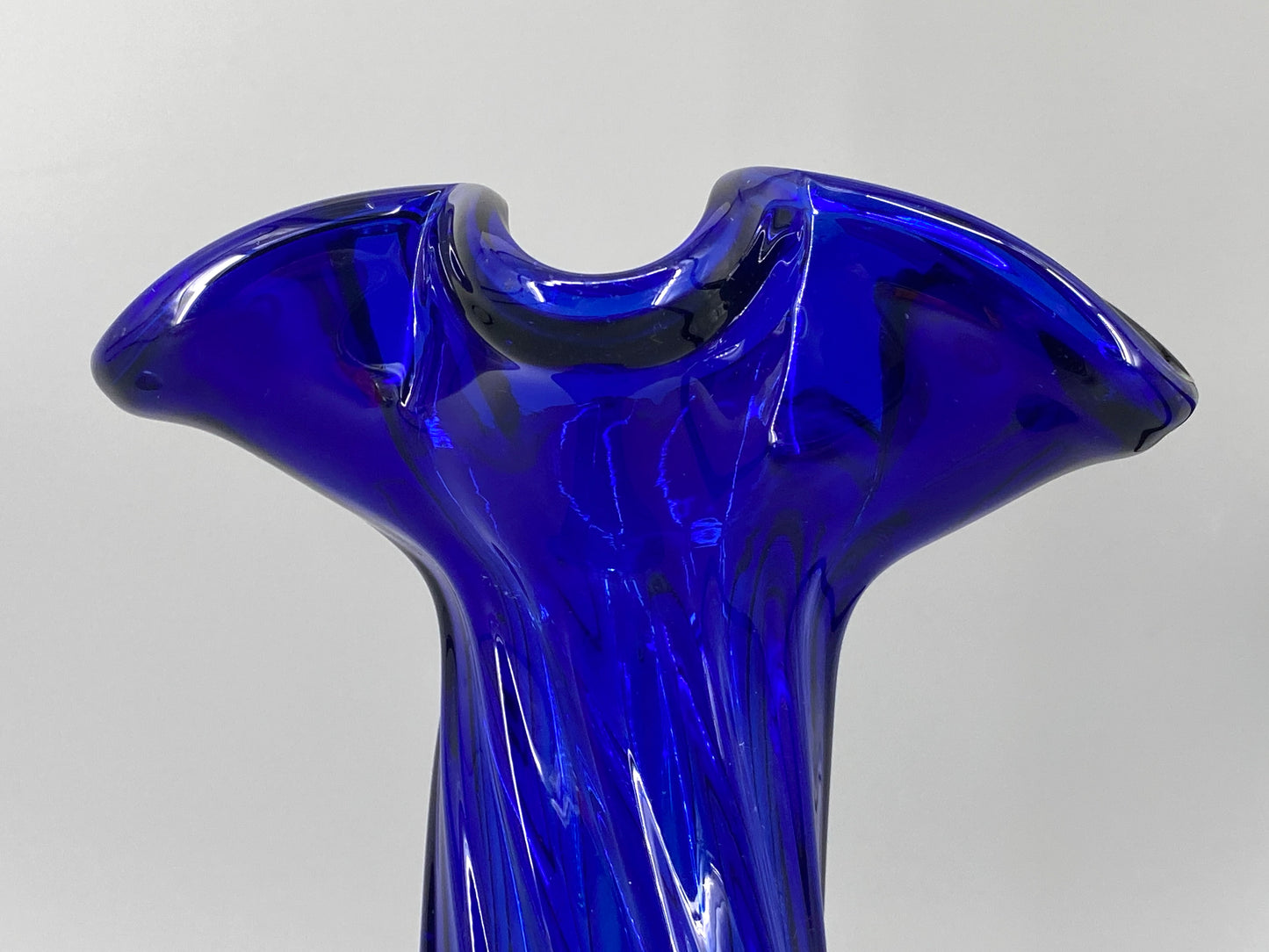 Spiralförmige Vase aus Murano Glas in tiefem Kobaltblau, Italien