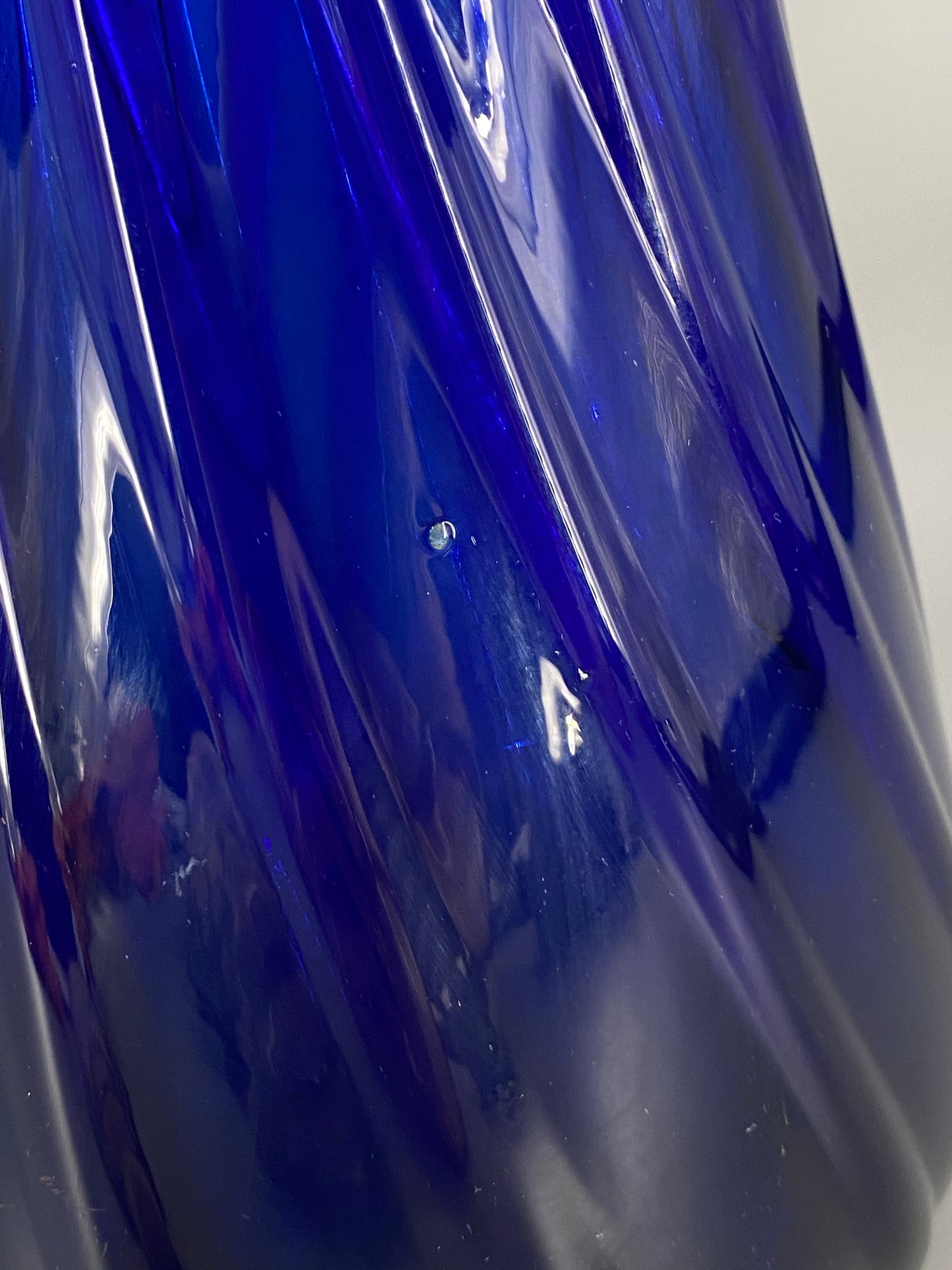 Spiralförmige Vase aus Murano Glas in tiefem Kobaltblau, Italien