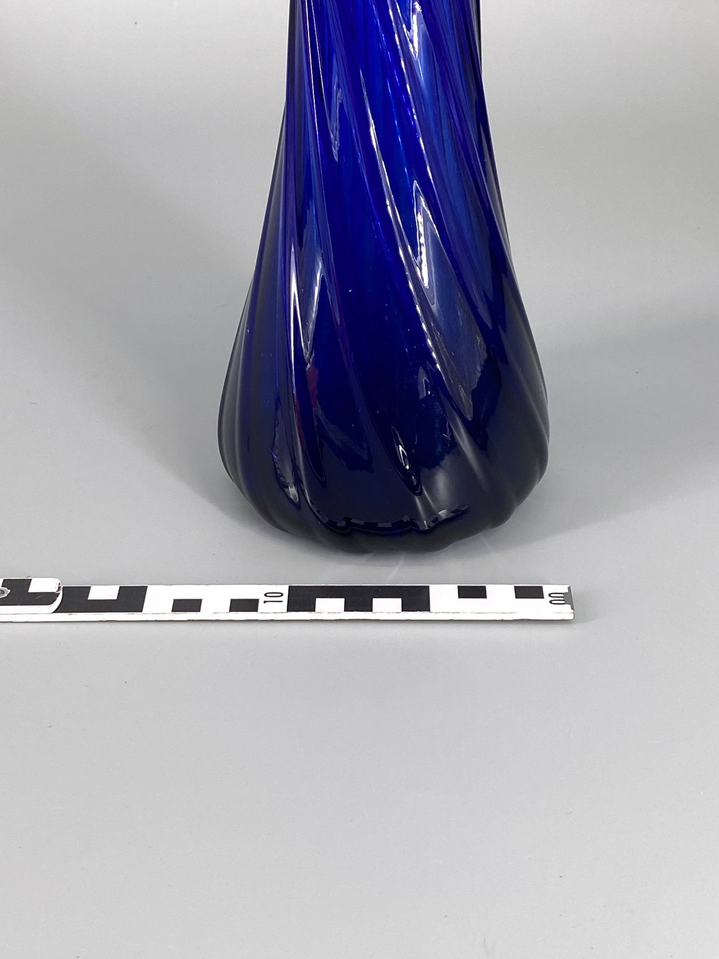 Spiralförmige Vase aus Murano Glas in tiefem Kobaltblau, Italien