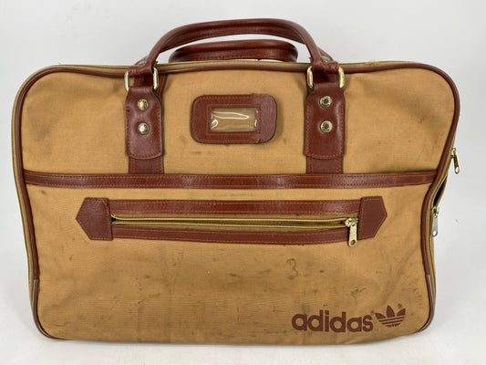 Vintage Sporttasche von Adidas mit ikonischen Trefoil logo