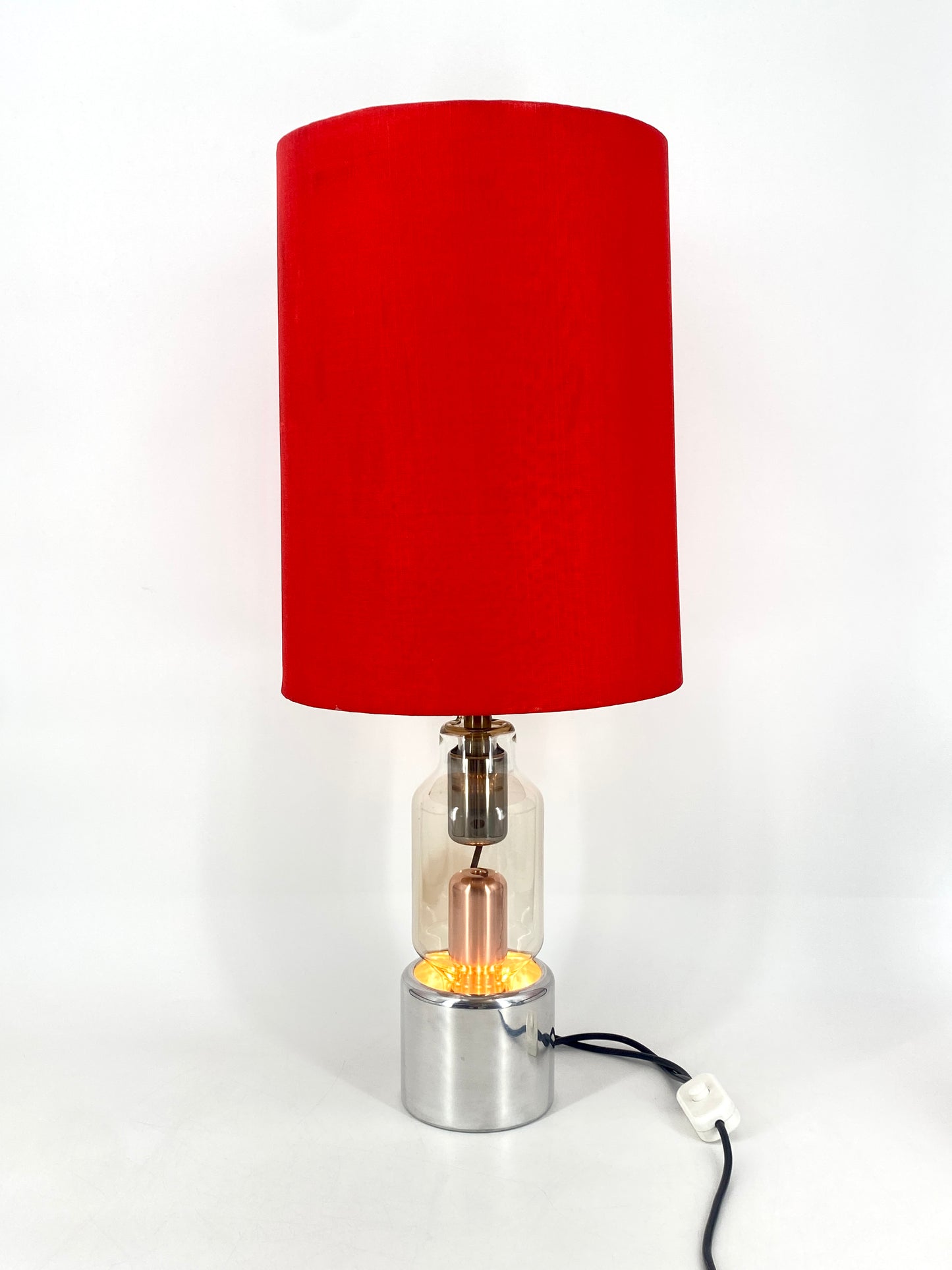Tischlampe aus Röntgenröhre mit rotem Stoffschirm