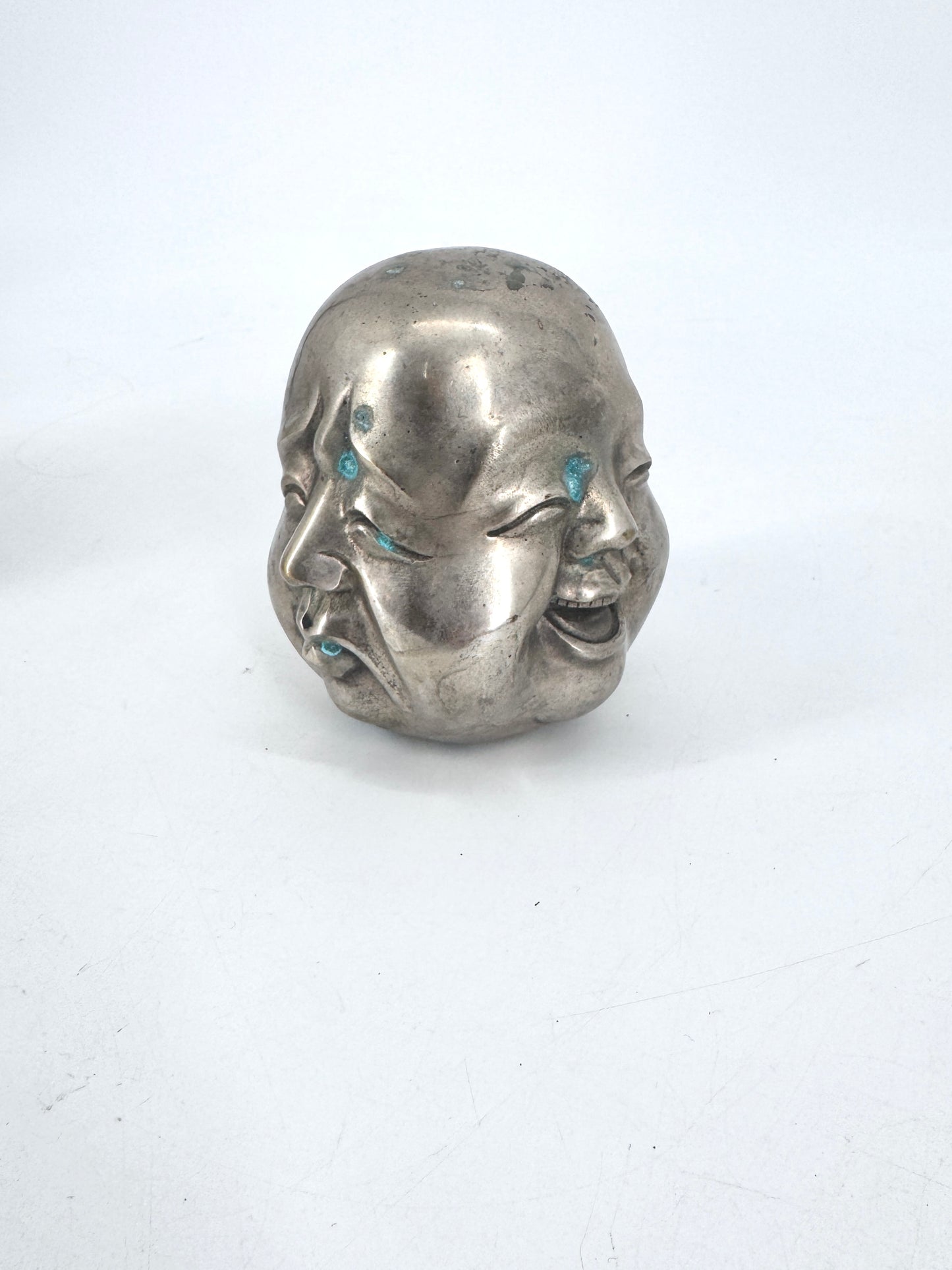 Die 4 Gesichter des Buddha, Kleine und groß. Aus Metall