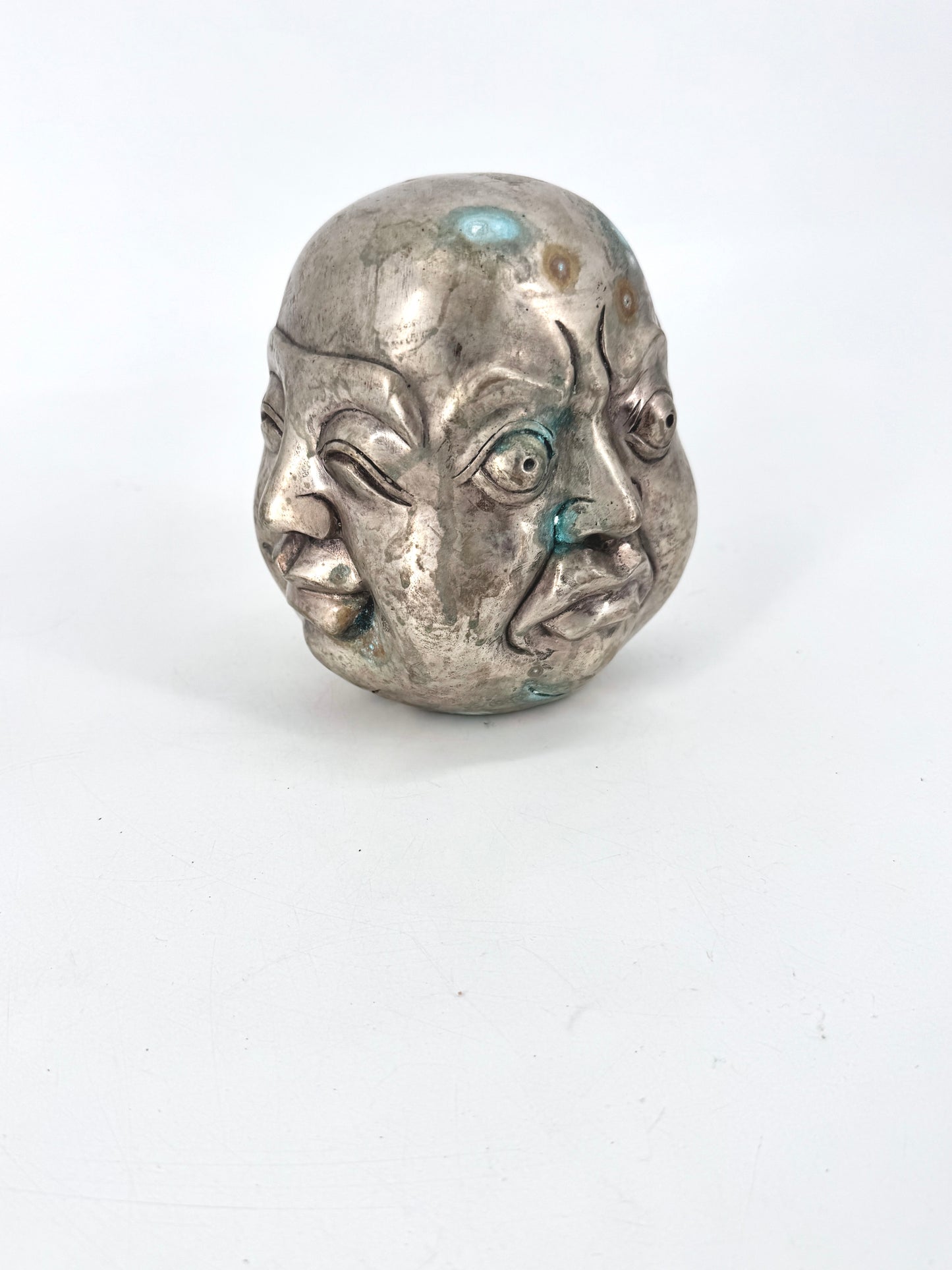 Die 4 Gesichter des Buddha, Kleine und groß. Aus Metall