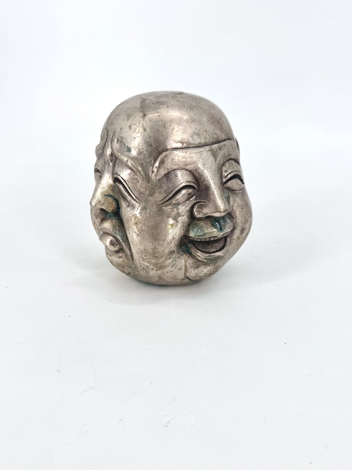 Die 4 Gesichter des Buddha, Kleine und groß. Aus Metall