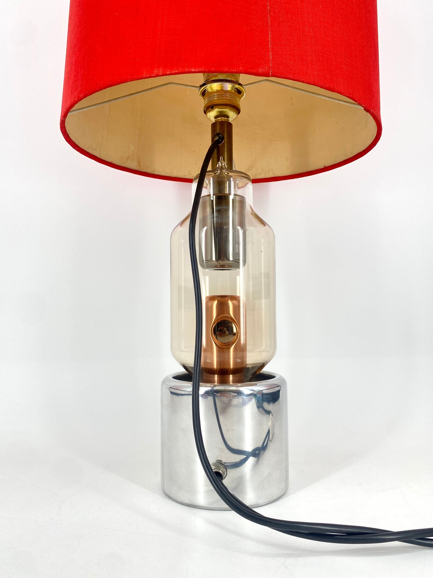 Tischlampe aus Röntgenröhre mit rotem Stoffschirm