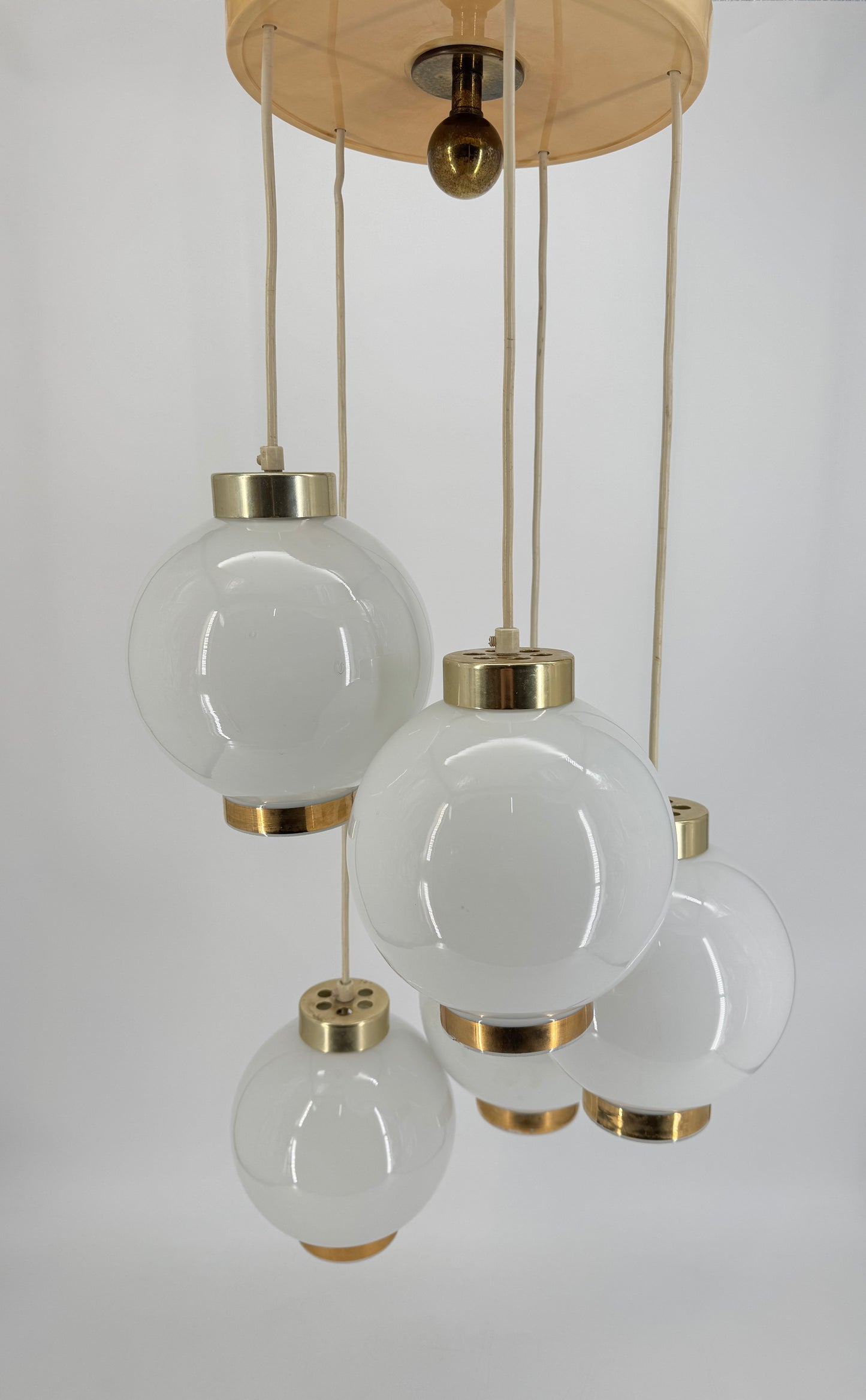 Pendelleuchte, 5x weiße Glaskugeln 60er Jahre