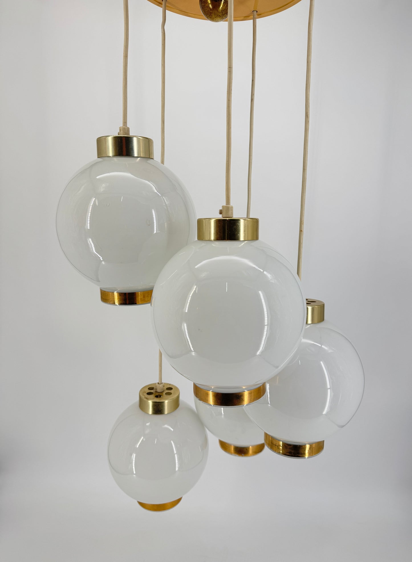 Pendelleuchte, 5x weiße Glaskugeln 60er Jahre