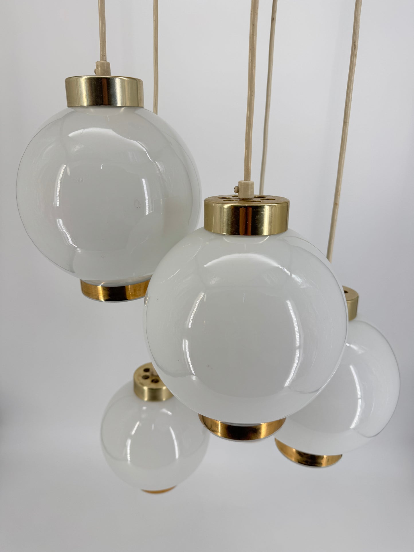 Pendelleuchte, 5x weiße Glaskugeln 60er Jahre