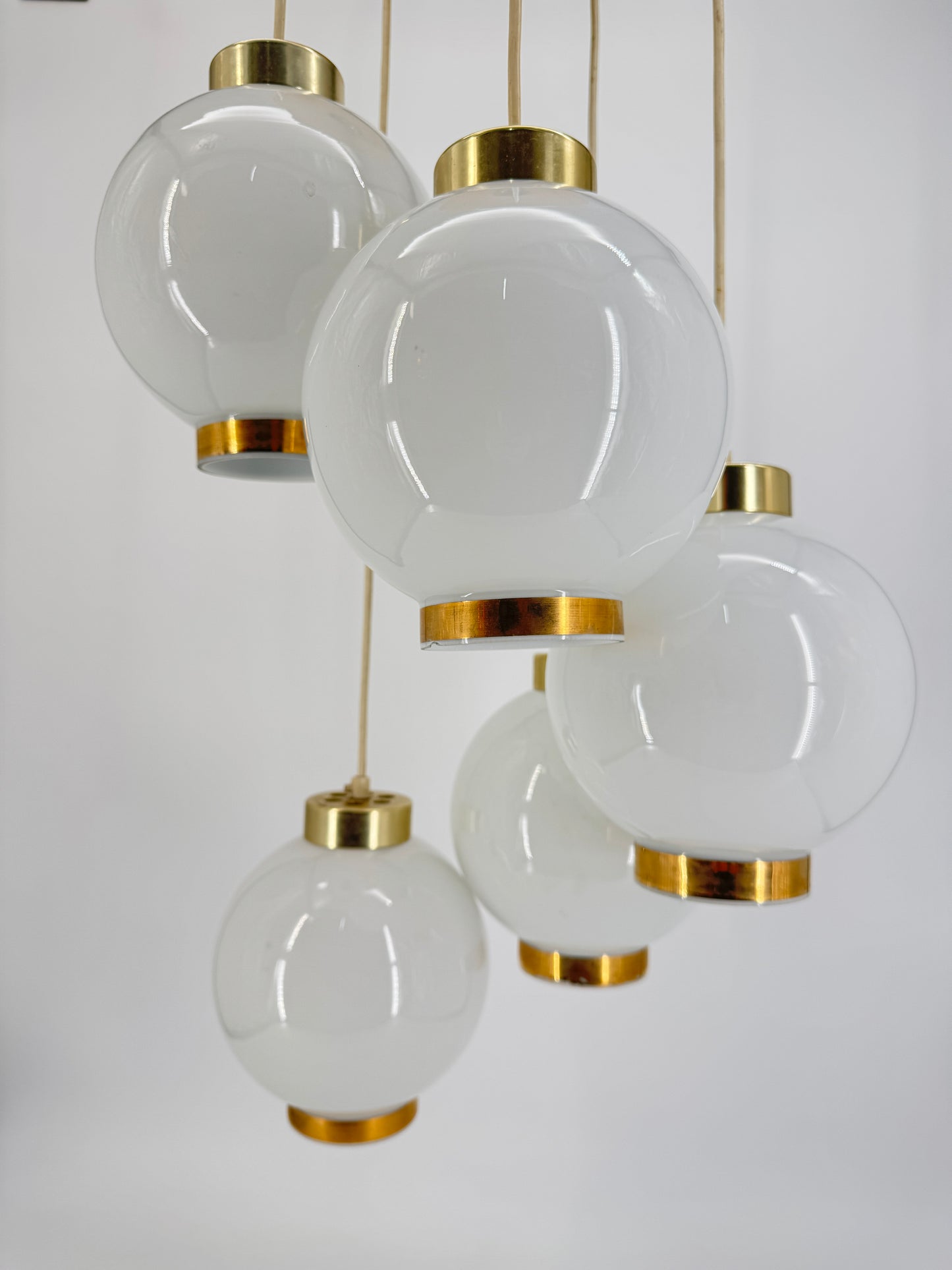 Pendelleuchte, 5x weiße Glaskugeln 60er Jahre