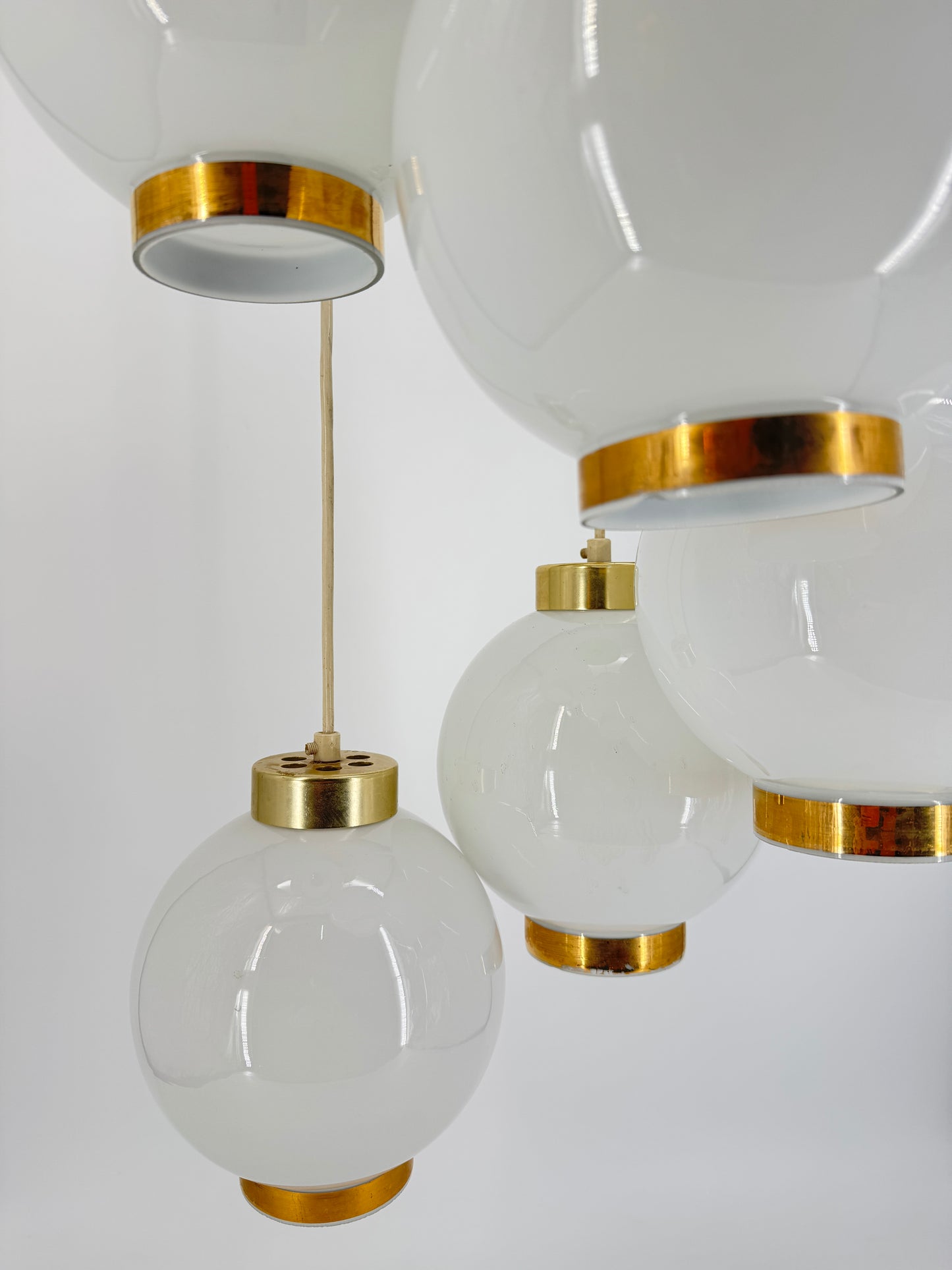 Pendelleuchte, 5x weiße Glaskugeln 60er Jahre