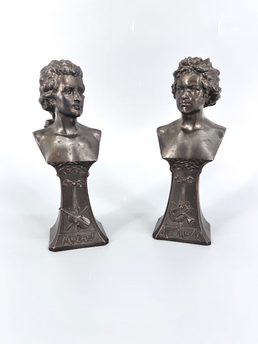 2x Büsten vpn Beethoven und Mozart. Mit Jugendstil-Inschrift