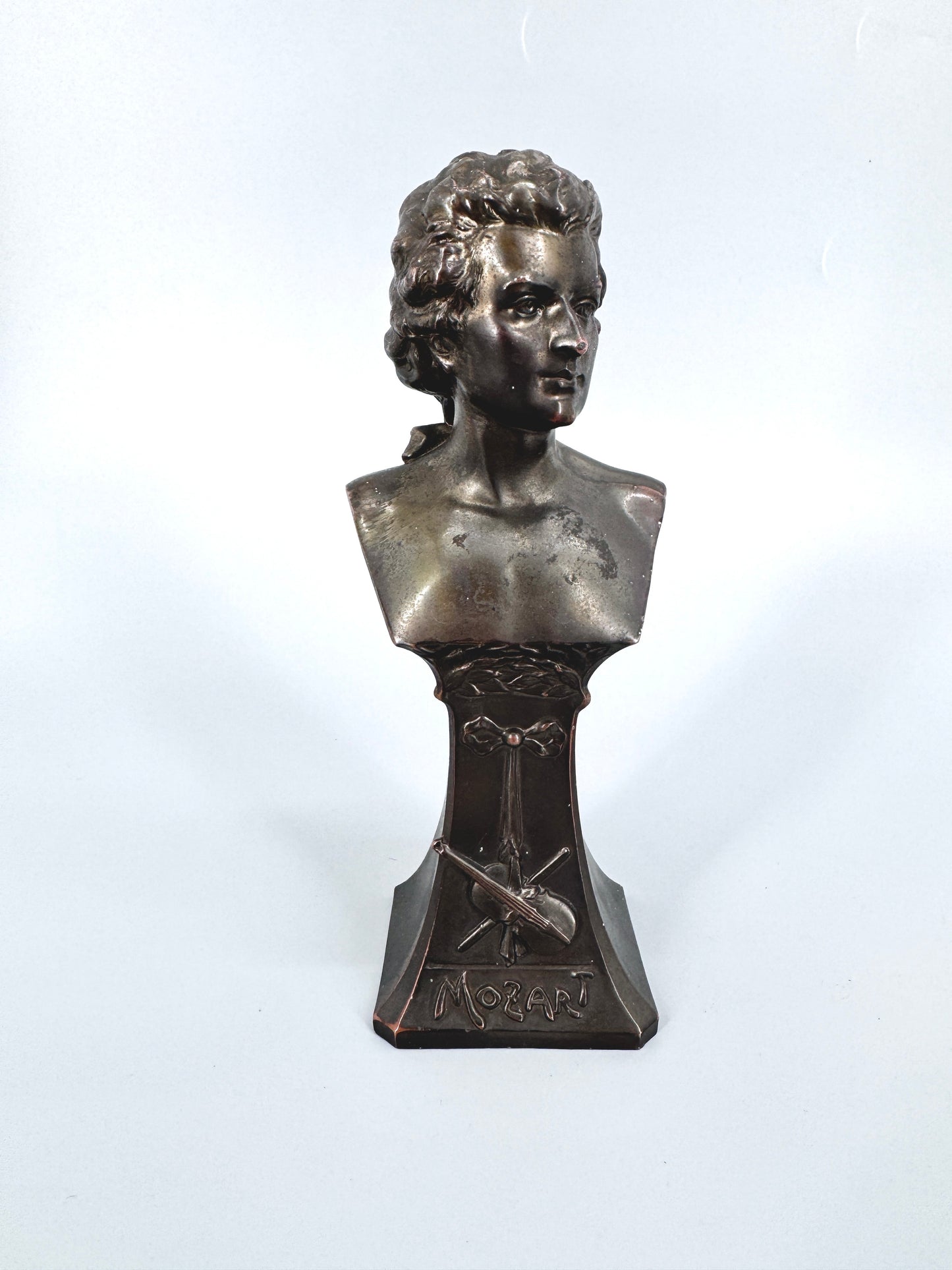 2x Büsten vpn Beethoven und Mozart. Mit Jugendstil-Inschrift