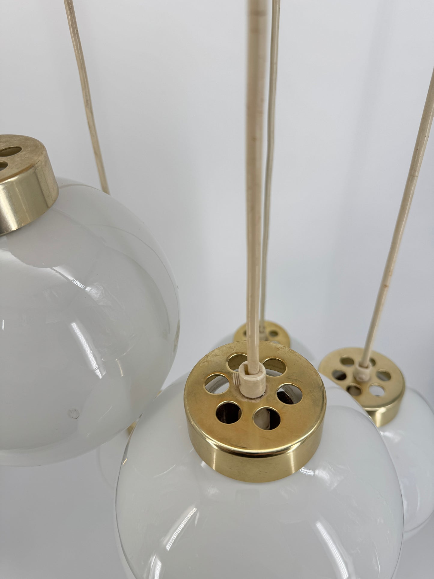 Pendelleuchte, 5x weiße Glaskugeln 60er Jahre