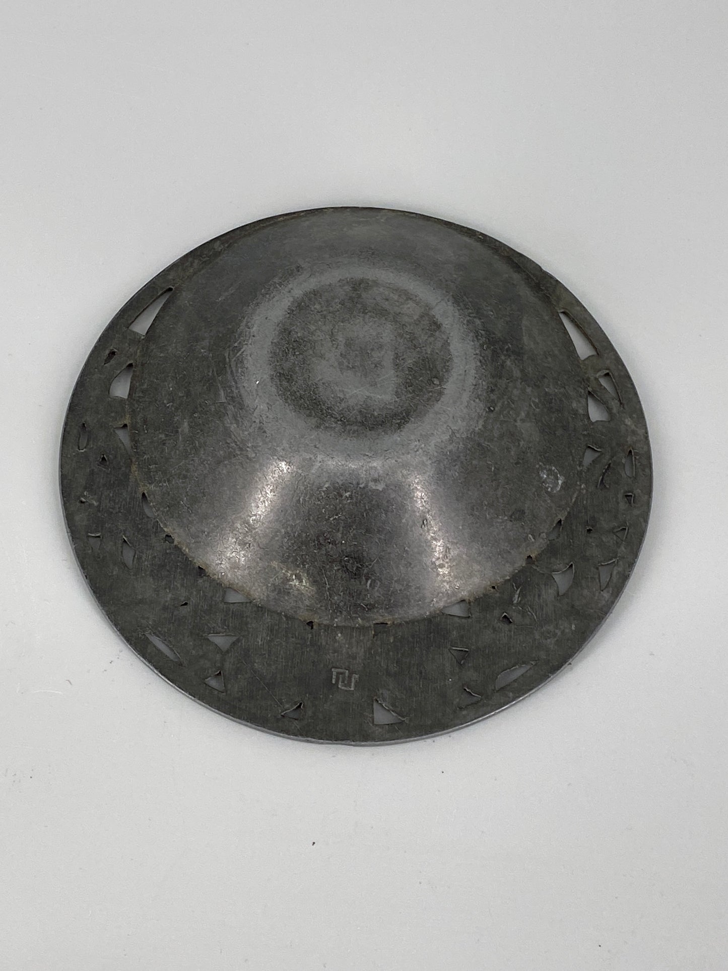 Jugendstil Aschenbecher aus Zinn, 20. Jahrhundert