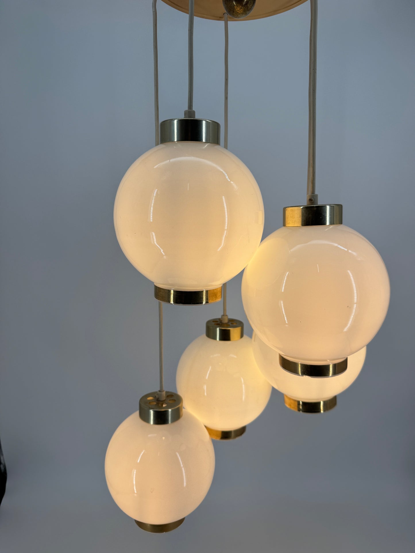Pendelleuchte, 5x weiße Glaskugeln 60er Jahre
